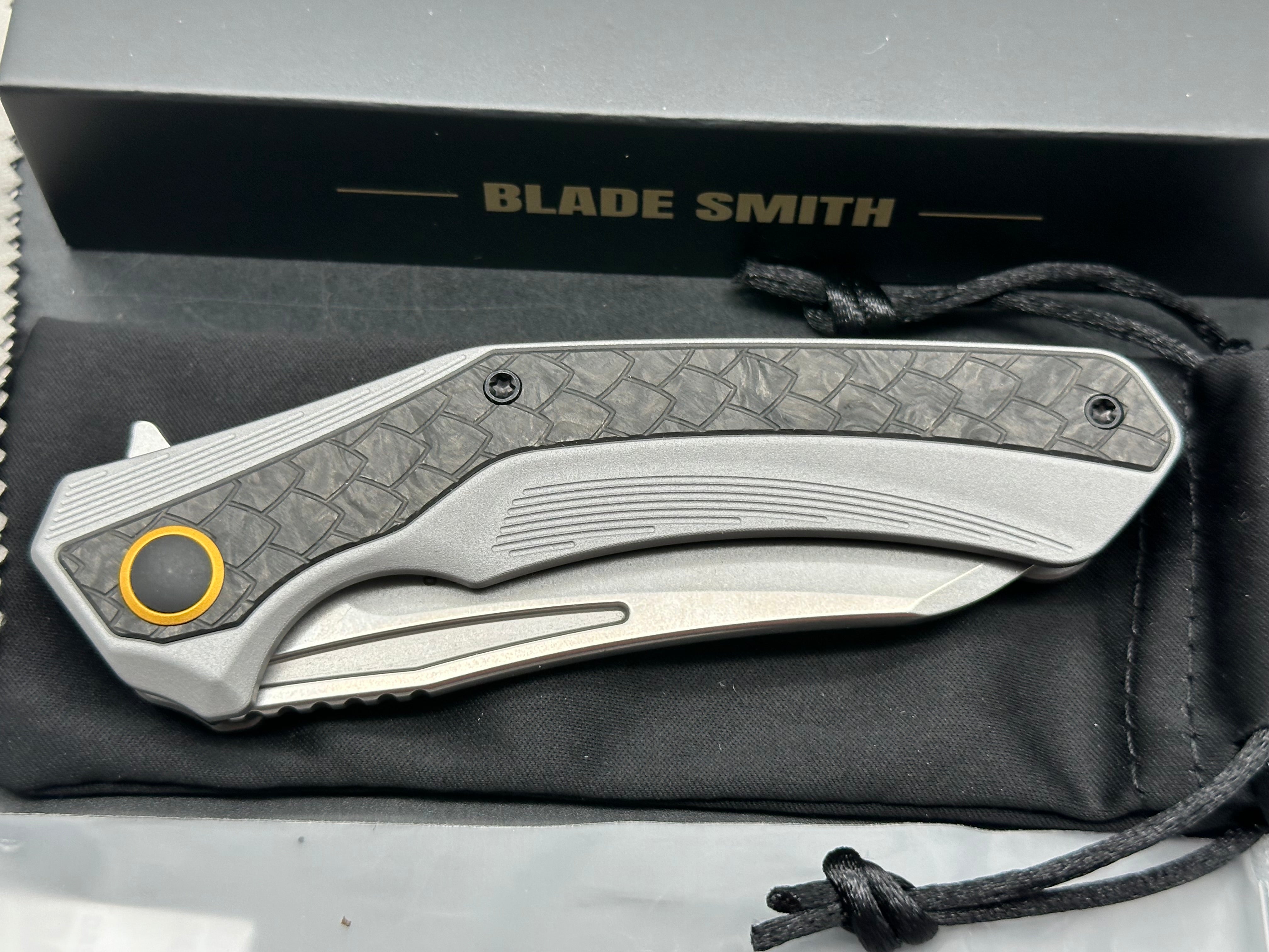 KIZER DRACA FOLDING KNIFE ALUMINUM/CARBON FIBER HANDLE S45VN SHEEPSFOOT PLAIN EDGE STONEWASH