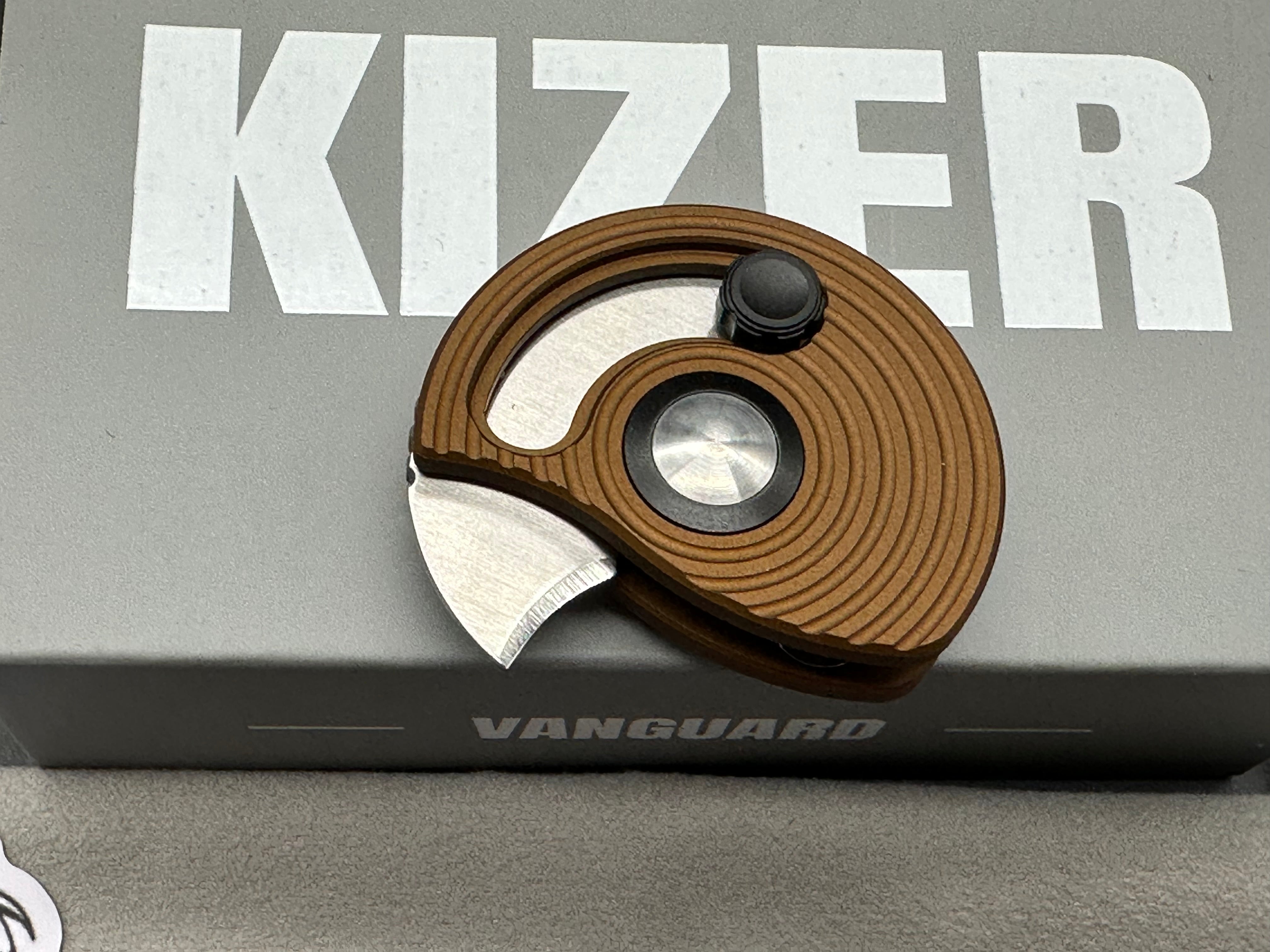 KIZER SNAIL TRAIL FOLDING KNIFE BRASS ALUMINUM HANDLE AEB-L HAWKBILL PLAIN EDGE SATIN FINISH