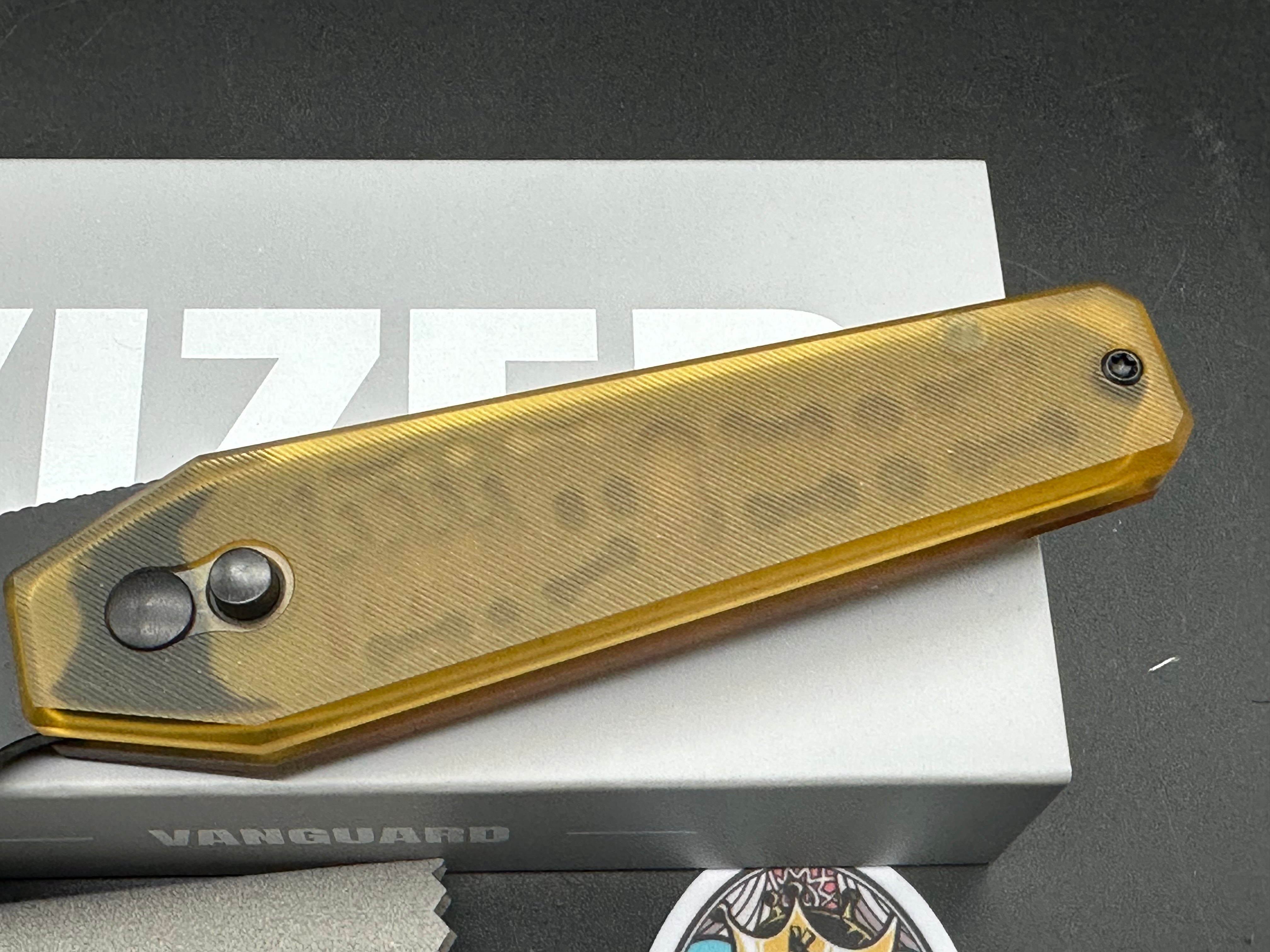 KIZER TOMB FOLDING KNIFE PEI HANDLE NITRO-V PLAIN EDGE