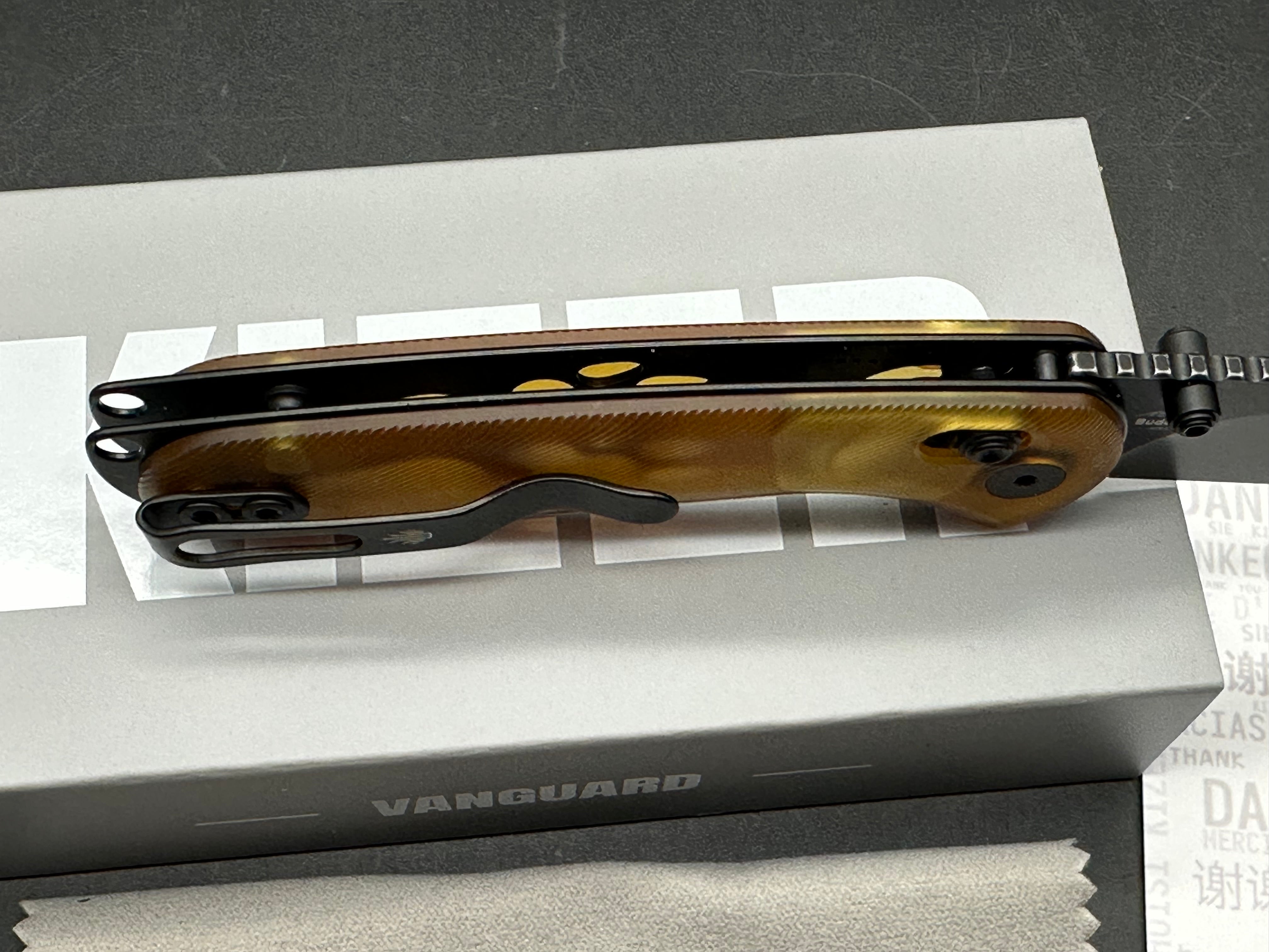 KIZER BUDDY II FOLDING KNIFE YELLOW PEI HANDLE AEB-L DROP POINT PLAIN EDGE BLACK PVD STONEWASH FINISH