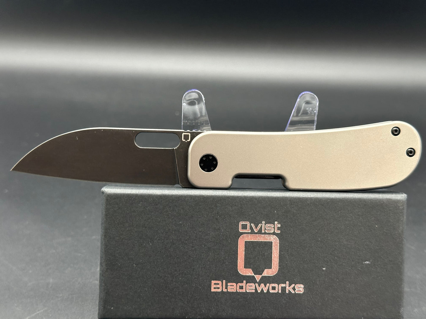 Qvist Variant PE2 Ti scales with Jade G10 scales included