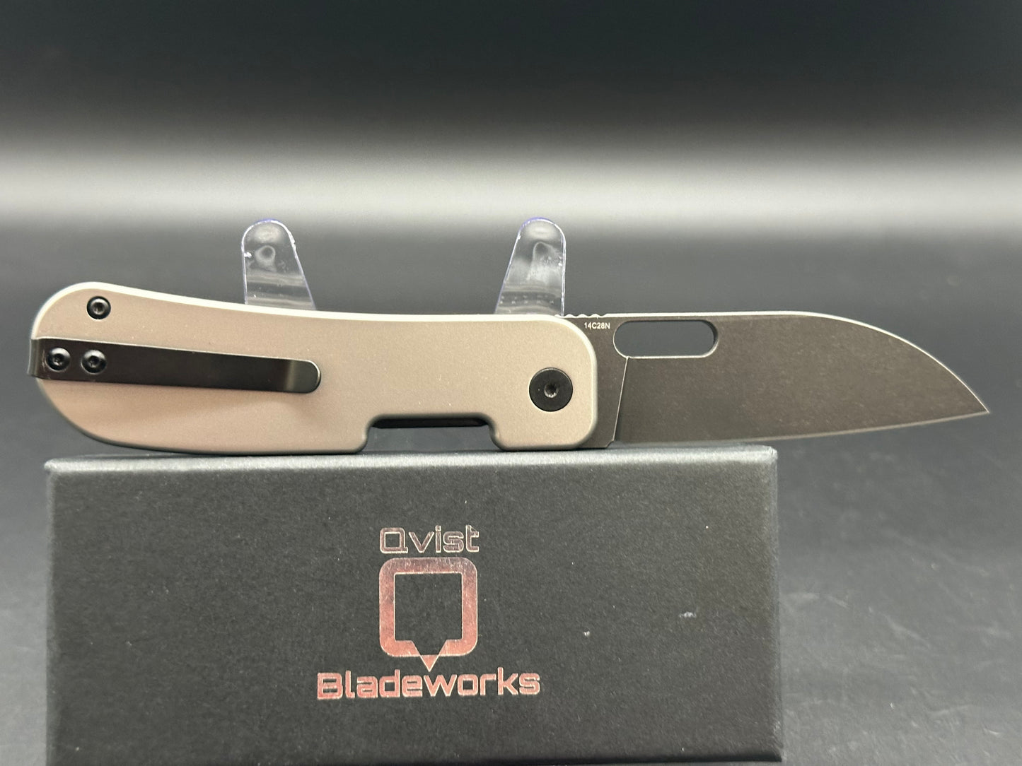 Qvist Variant PE2 Ti scales with Jade G10 scales included