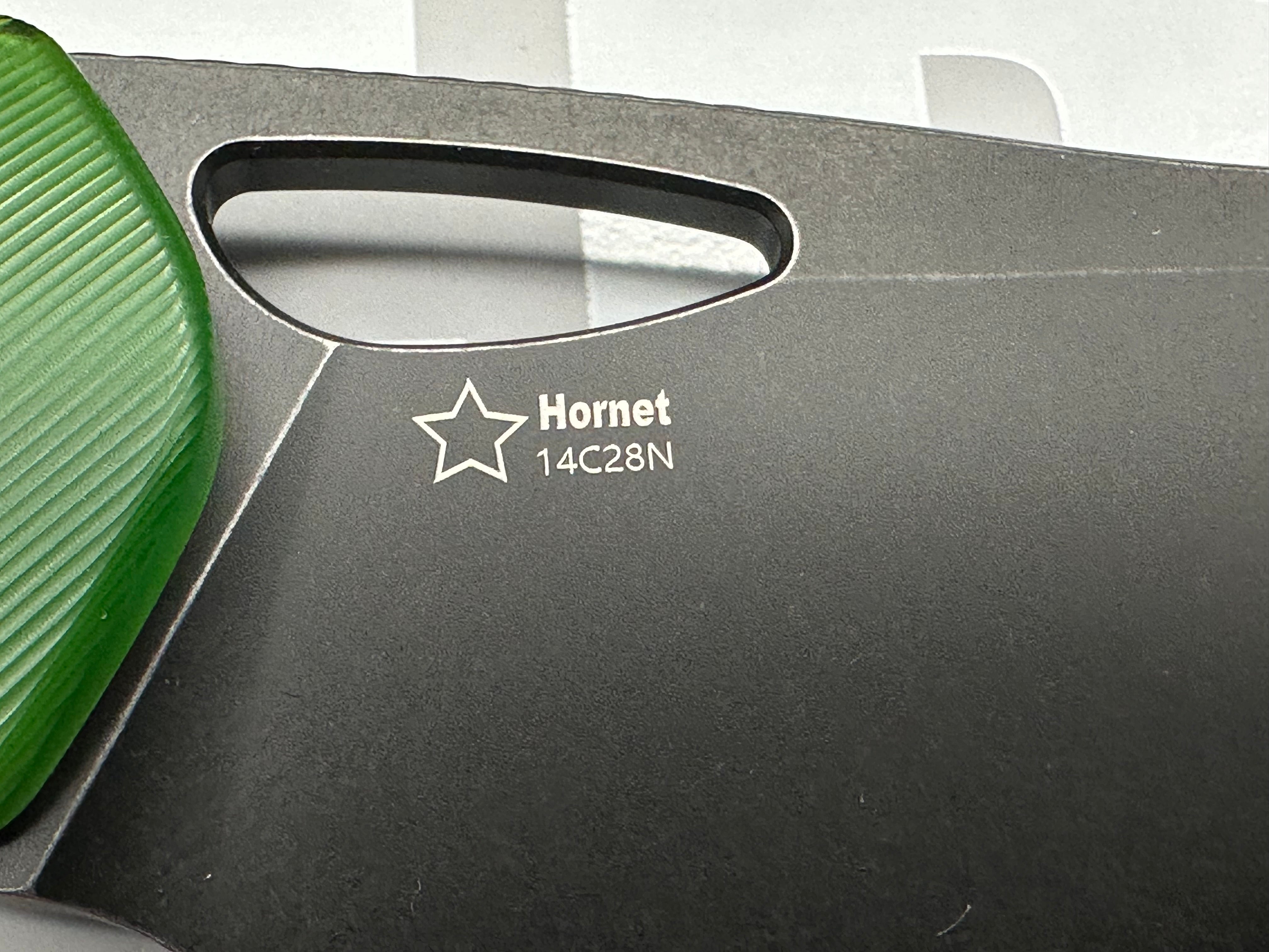 KIZER HORNET FIXED BLADE GREEN ACRYLIC HANDLE 14C28N SHEEPSFOOT PLAIN EDGE BLACK PVD FINISH