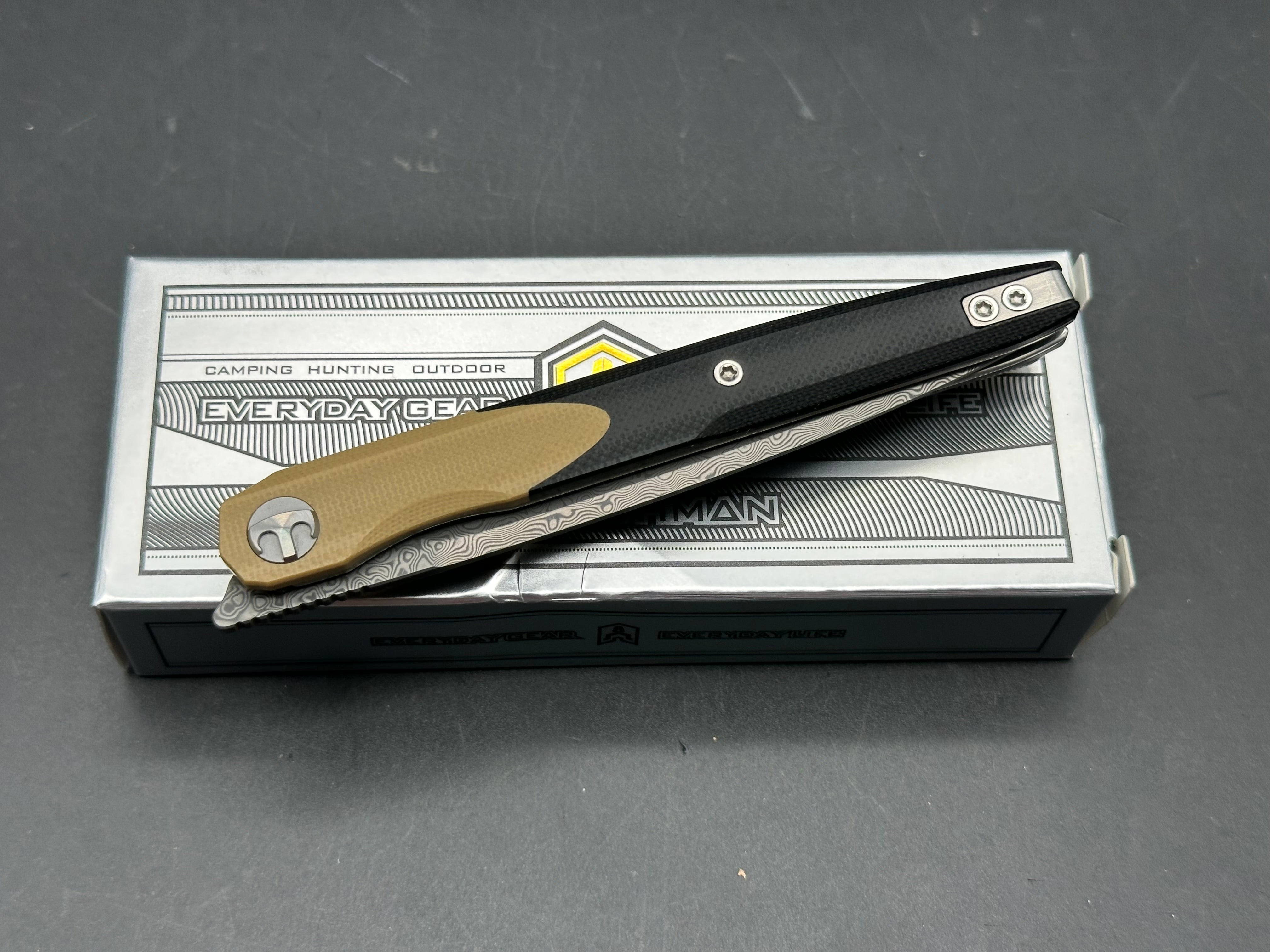 BESTECHMAN LANZA FOLDING KNIFE KHAKI/BLACK G10 HANDLE DAMASCUS PLAIN EDGE