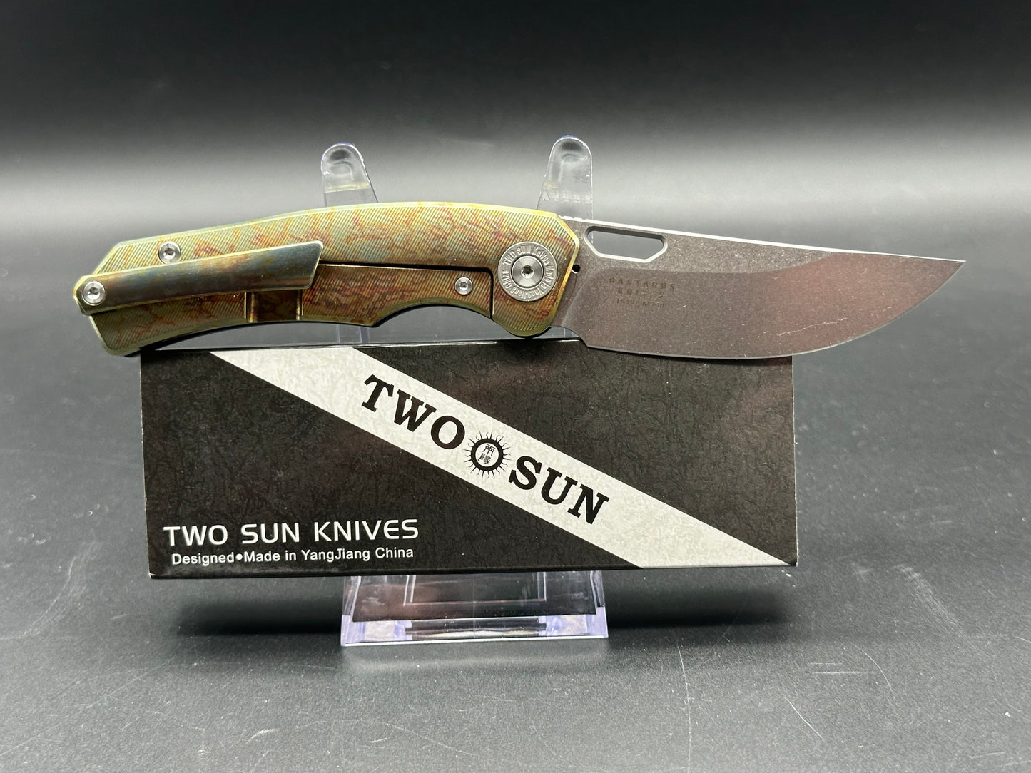 TWOSUN TS457 CARBON FIBER/COLOR TITANIUM HANDLE M390 PLAIN BLACK BLADE