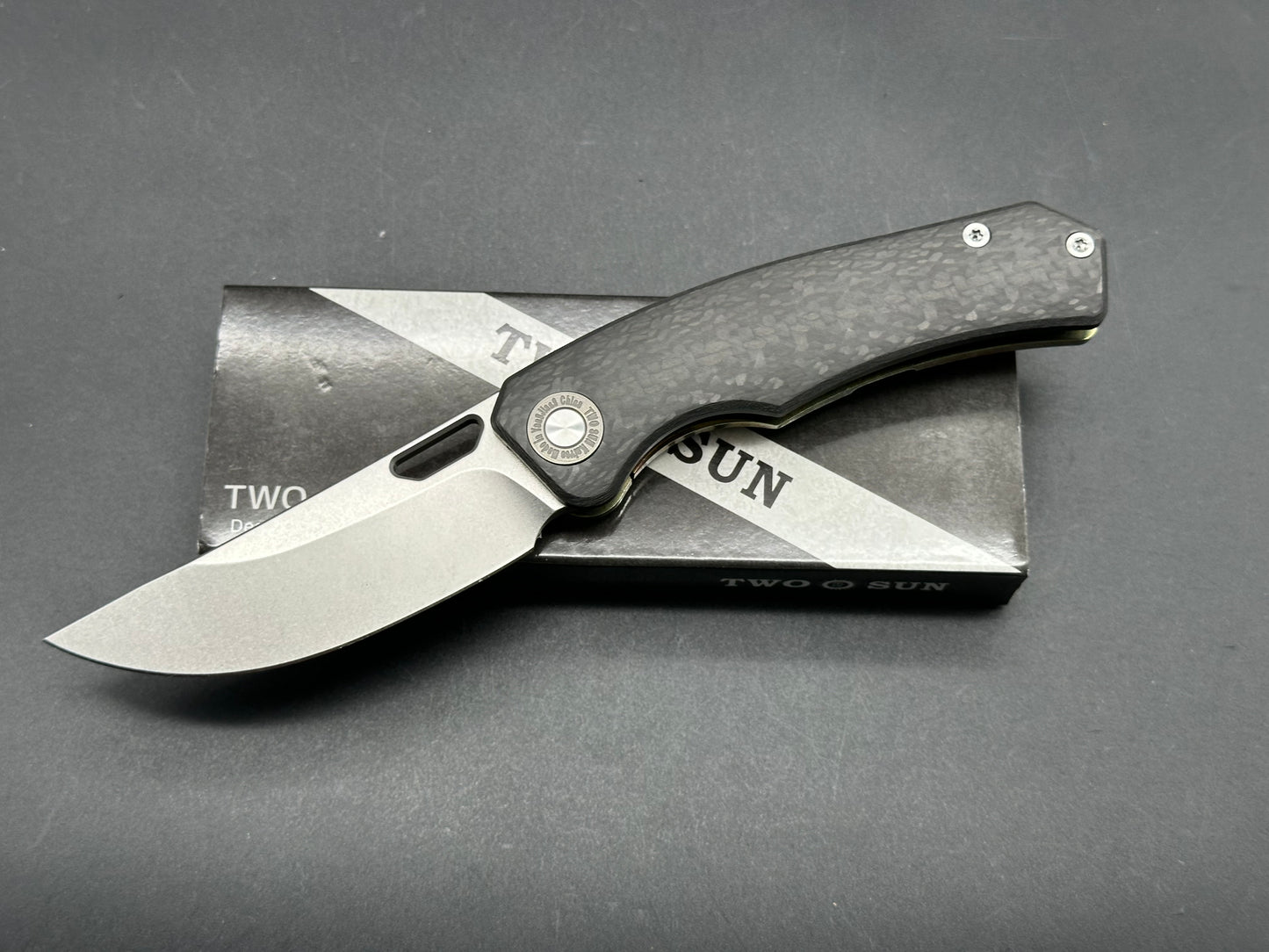 TWOSUN TS457 CARBON FIBER/COLOR TITANIUM HANDLE M390 PLAIN BLACK BLADE