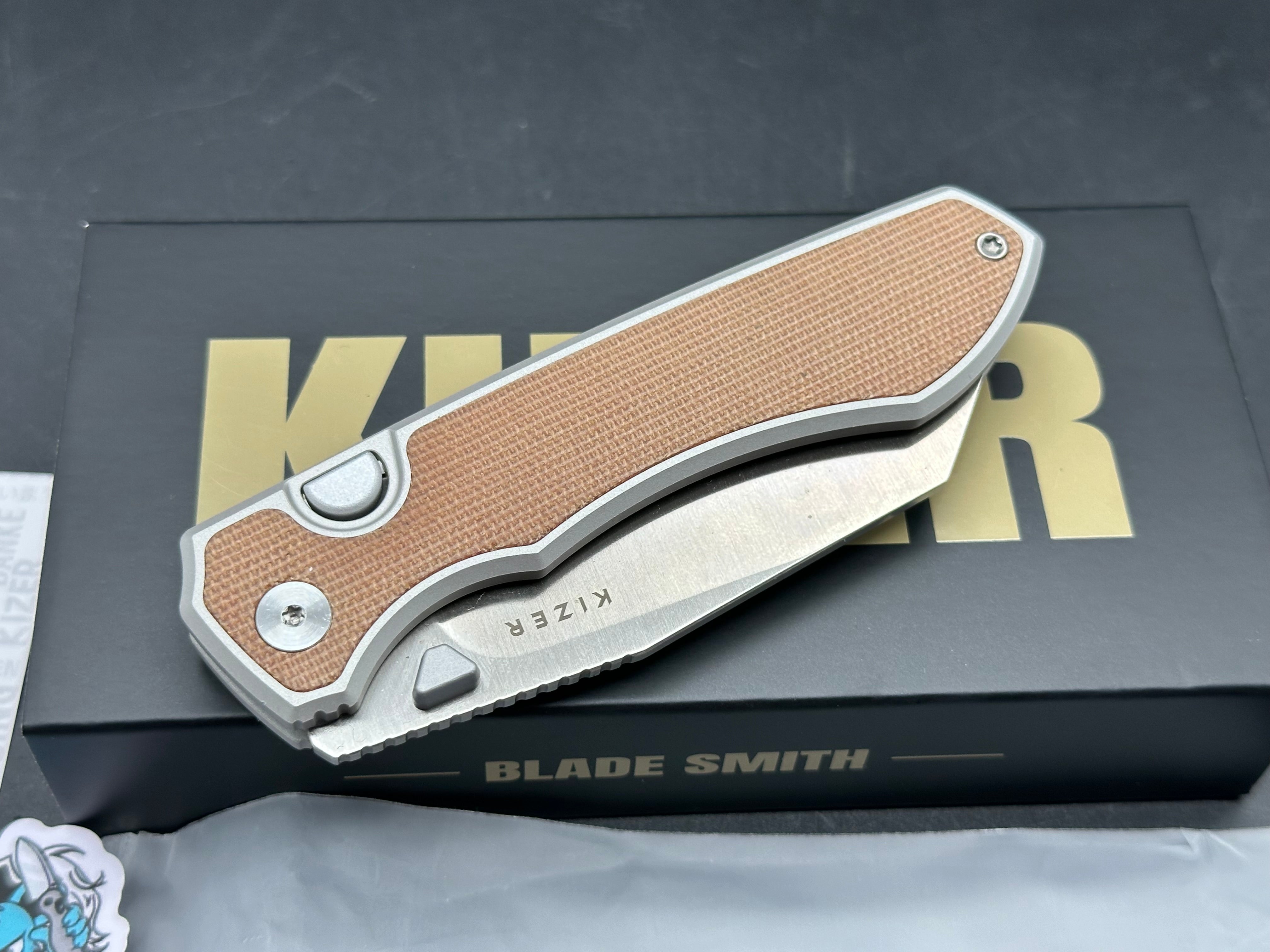 KIZER WHARNING FOLDING KNIFE ALUMINUM/BROWN NORPLEX ULTREX HANDLE S45VN SHEEPSFOOT PLAIN EDGE SATIN FINISH