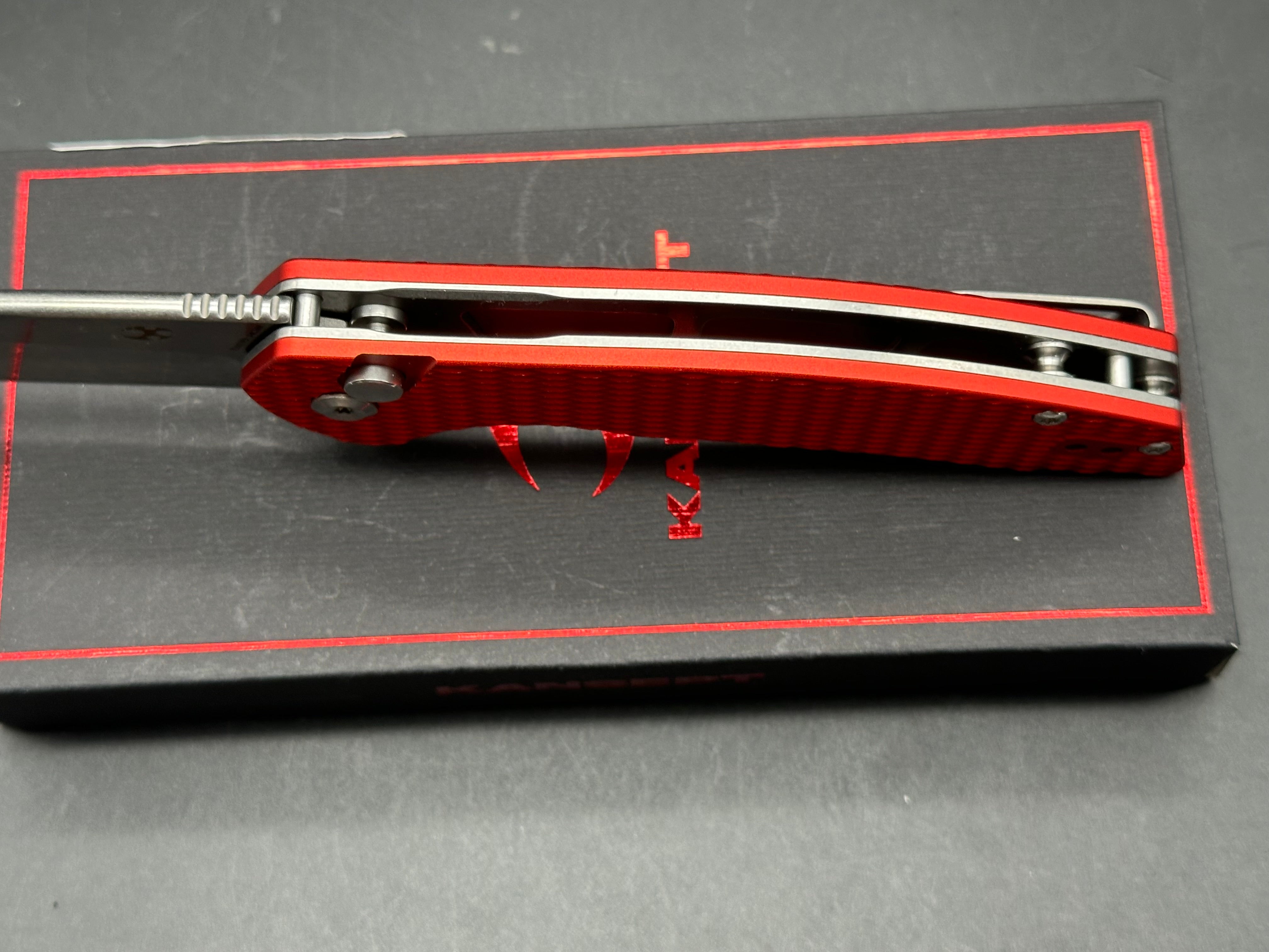 KANSEPT ACCIPITER FOLDING KNIFE RED ALUMINUM HANDLE 14C28N PLAIN EDGE STONEWASH FINISH