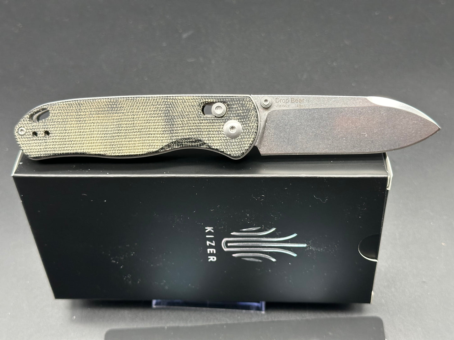 Kizer Drop Bear Clutch Lock black Micarta