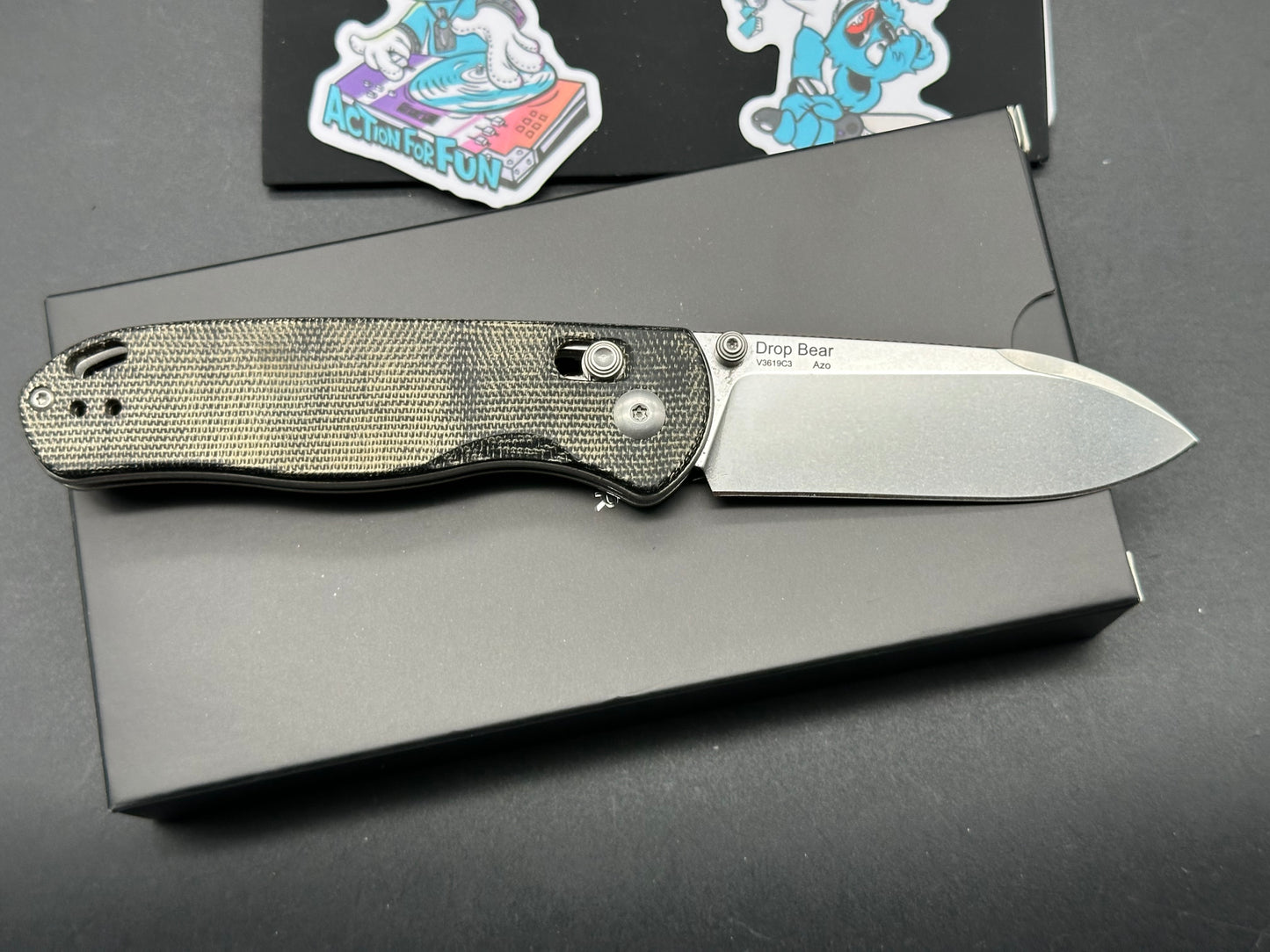 Kizer Drop Bear Clutch Lock black Micarta