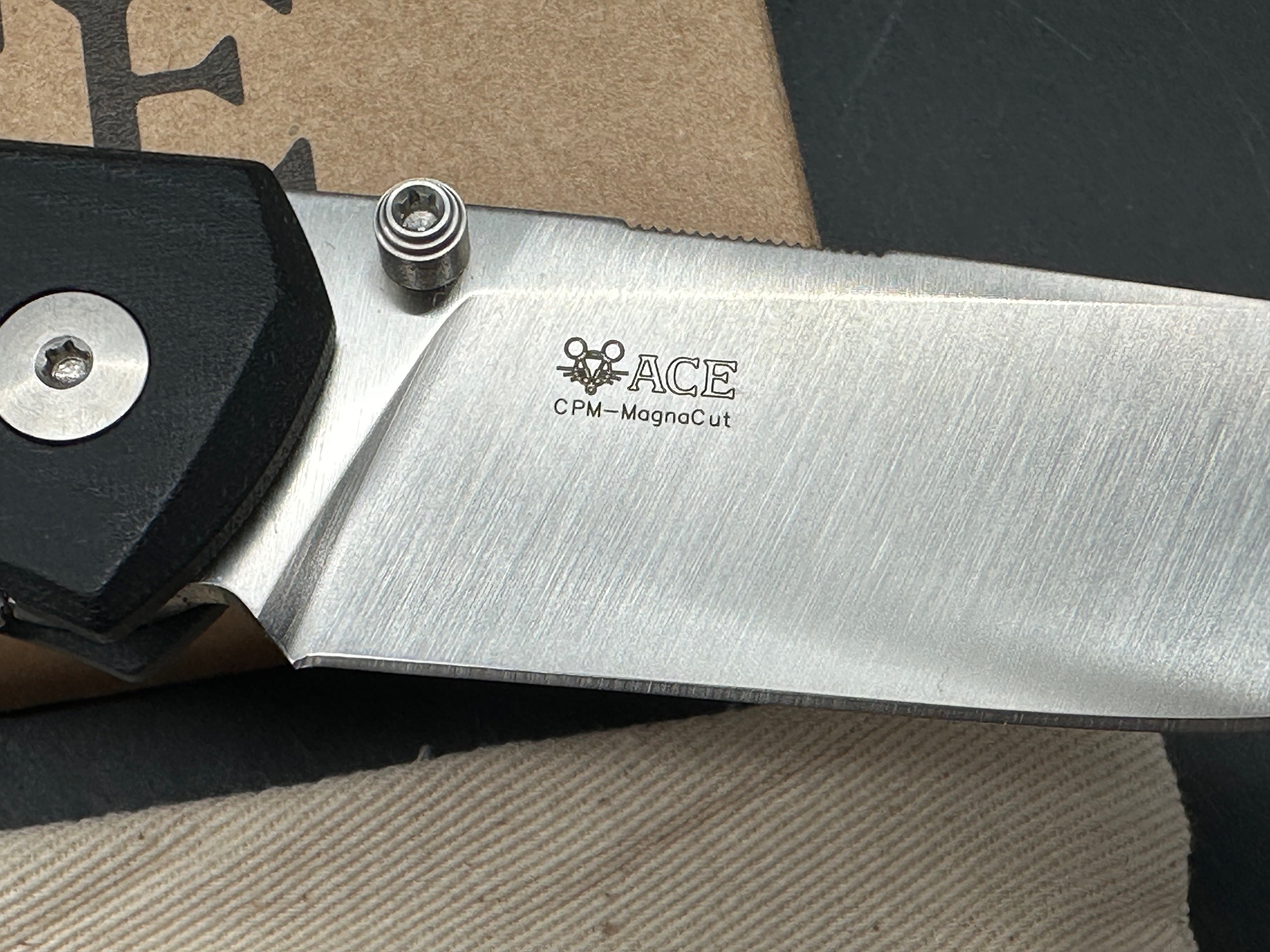GIANTMOUSE KNIVES ACE IONA V2 FOLDING KNIFE BLACK LINEN MICARTA HANDLE MAGNACUT STEEL