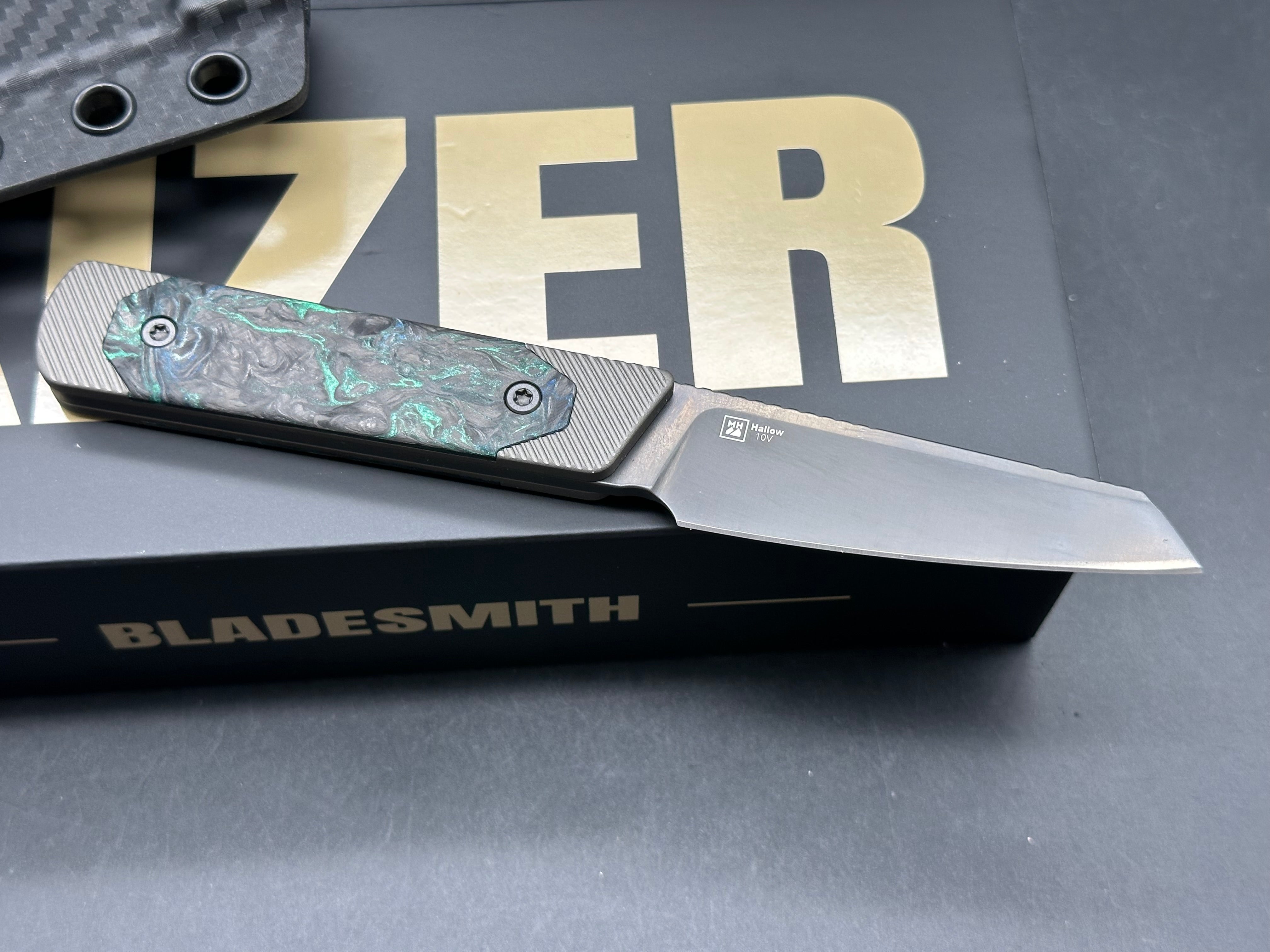 KIZER HALLOW FIXED BLADE KNIFE ALUMINUM/CARBON FIBER HANDLE 10V REVERSE TANTO PLAIN GUNMETAL GRAY PVD