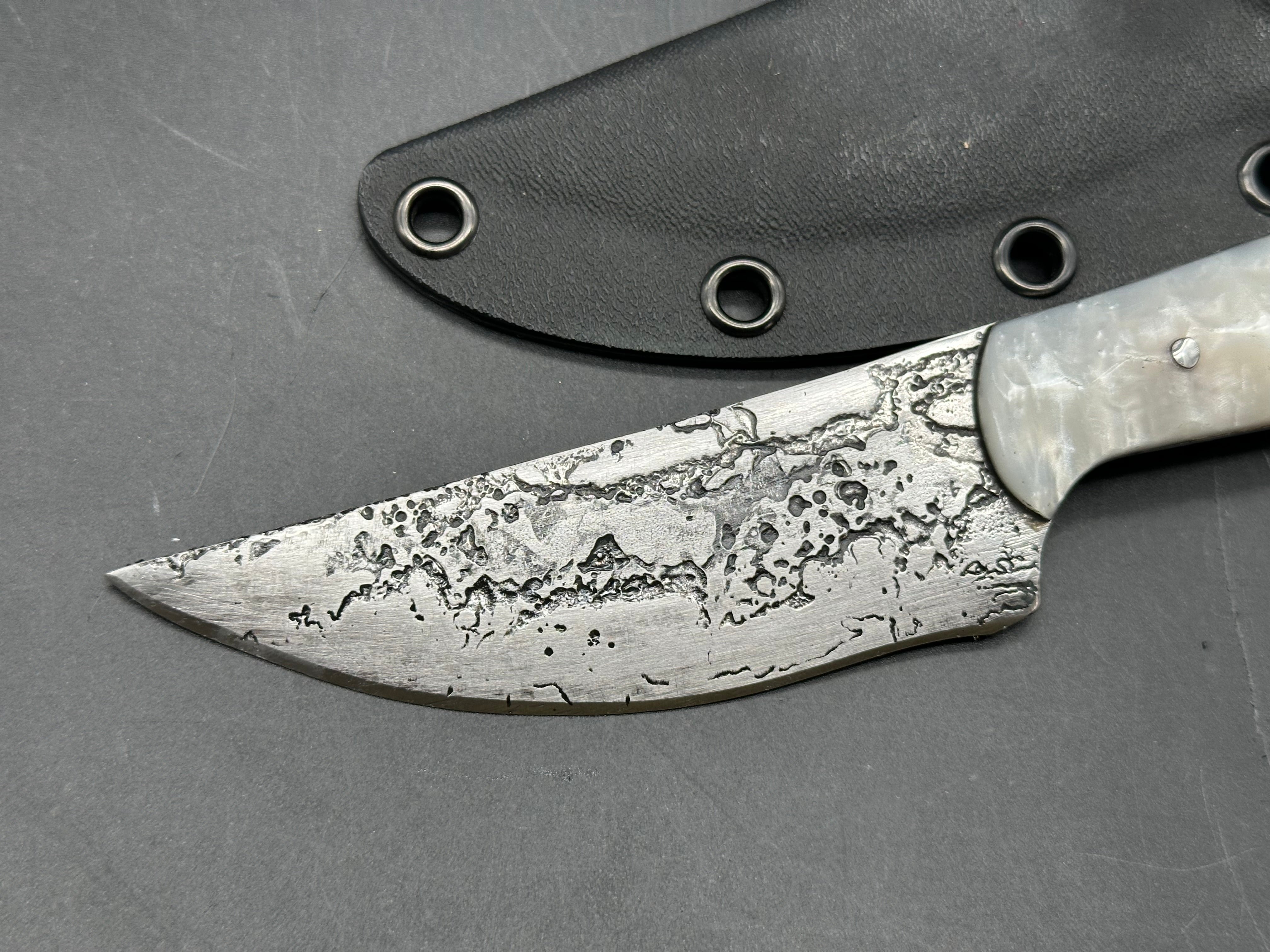 Rib Splitter Knifeworks - Pearl Trader's fixed blade