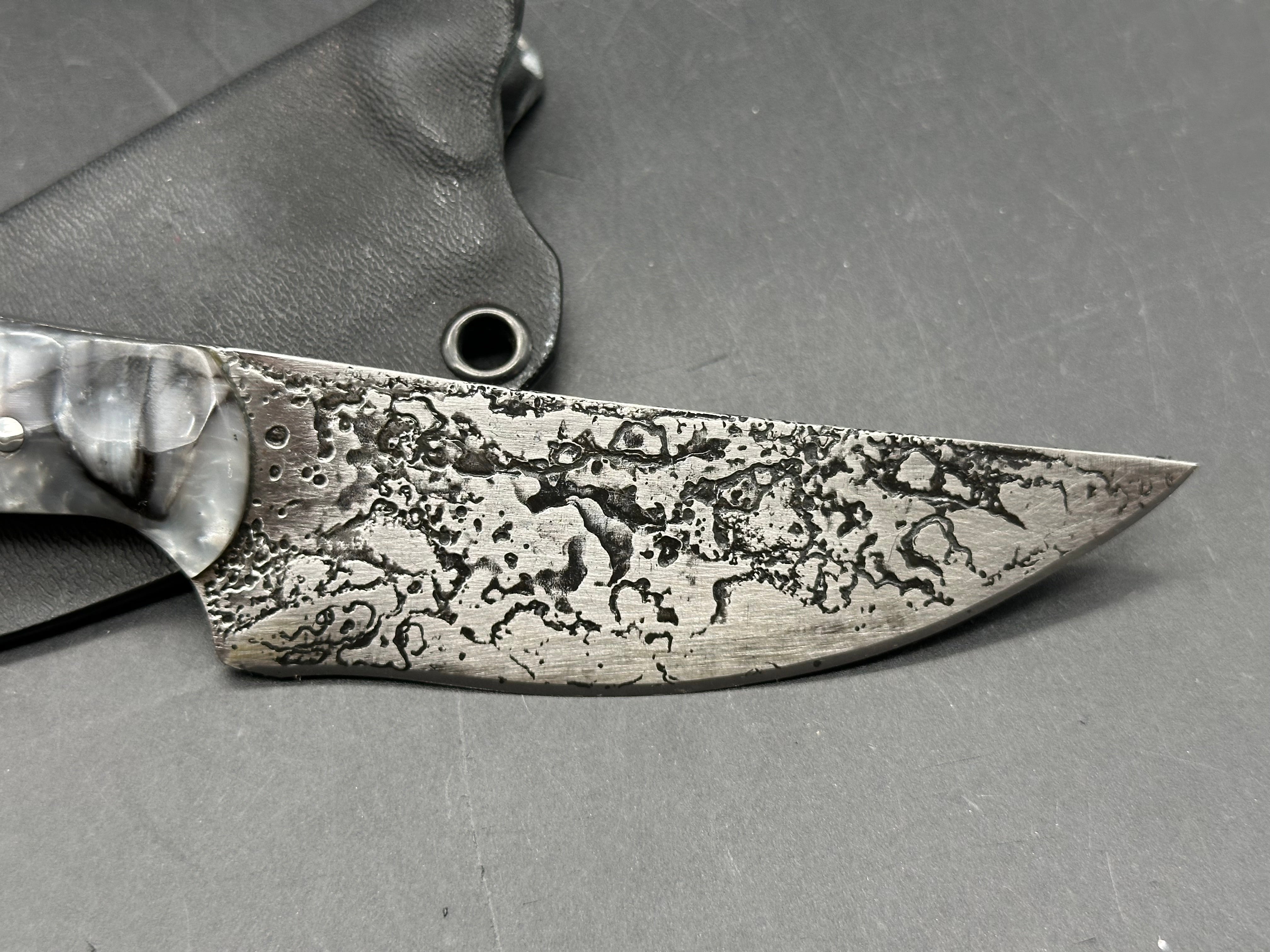 Rib Splitter Knifeworks - Pearl Trader's fixed blade