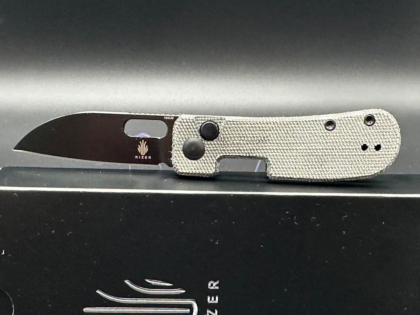 KIZER BANISH 154CM BLADE BUTTON LOCK MICARTA HANDLE