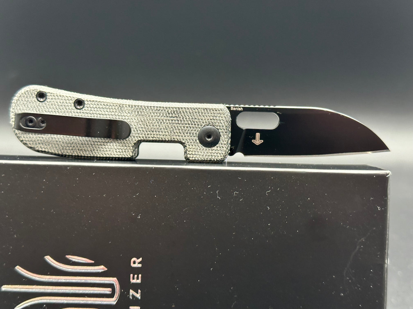 KIZER BANISH 154CM BLADE BUTTON LOCK MICARTA HANDLE