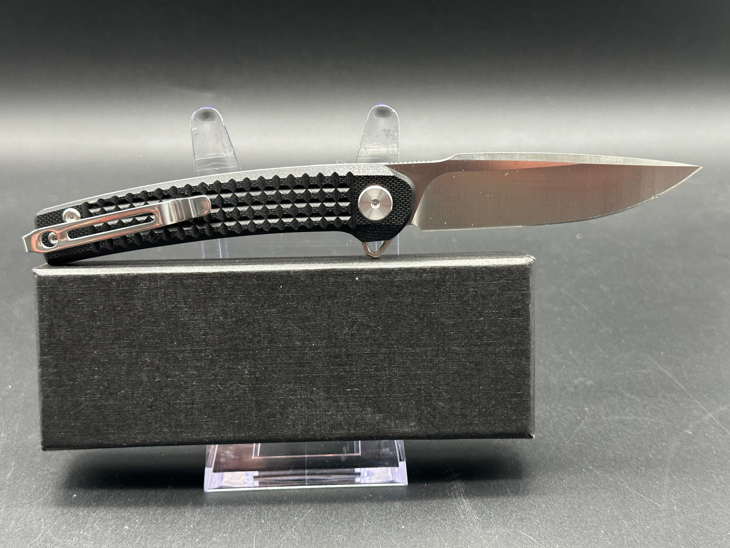 XTOUC XT01A, 3.15" D2 Satin Blade with G10 Black Frag Handle