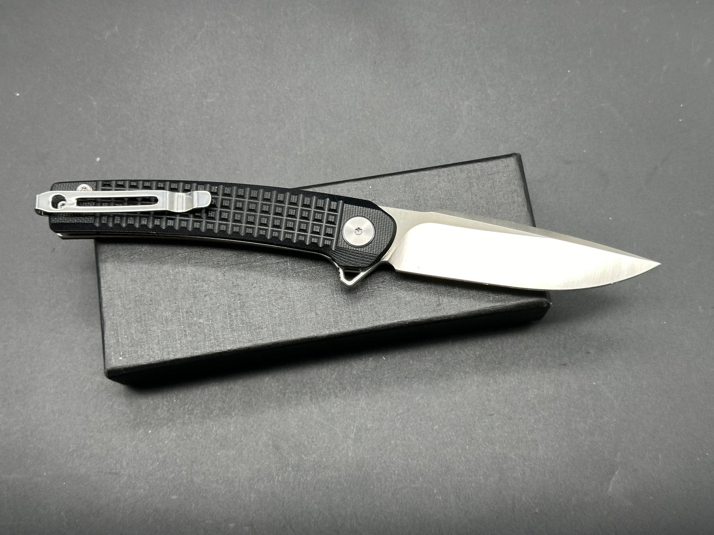 XTOUC XT01A, 3.15" D2 Satin Blade with G10 Black Frag Handle