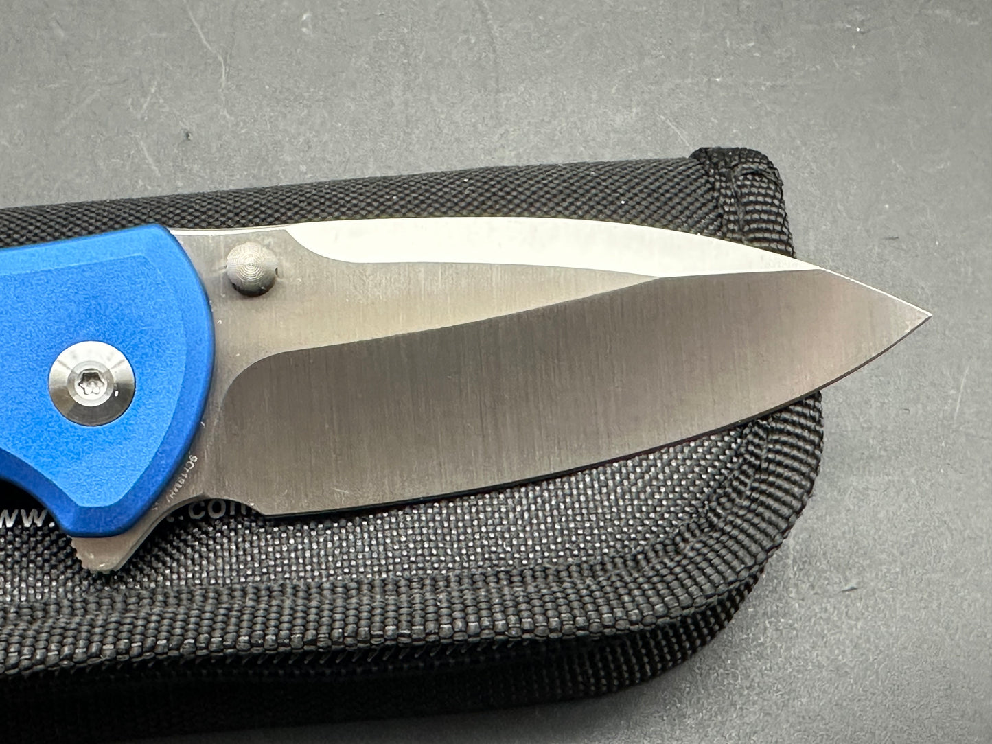 SENCUT ARCBLAST BRIGHT BLUE ALUMINUM HANDLE 9CR18MOV DROP POINT