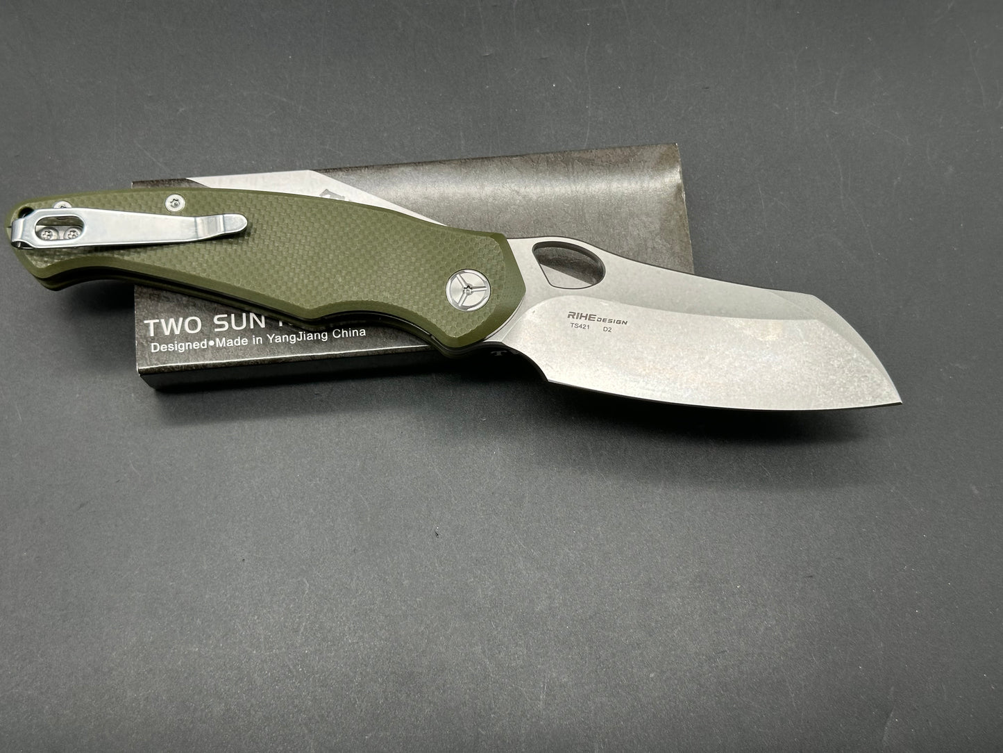 TWOSUN FOLDING KNIFE OLIVE GREEN G10 HANDLE PLAIN EDGE