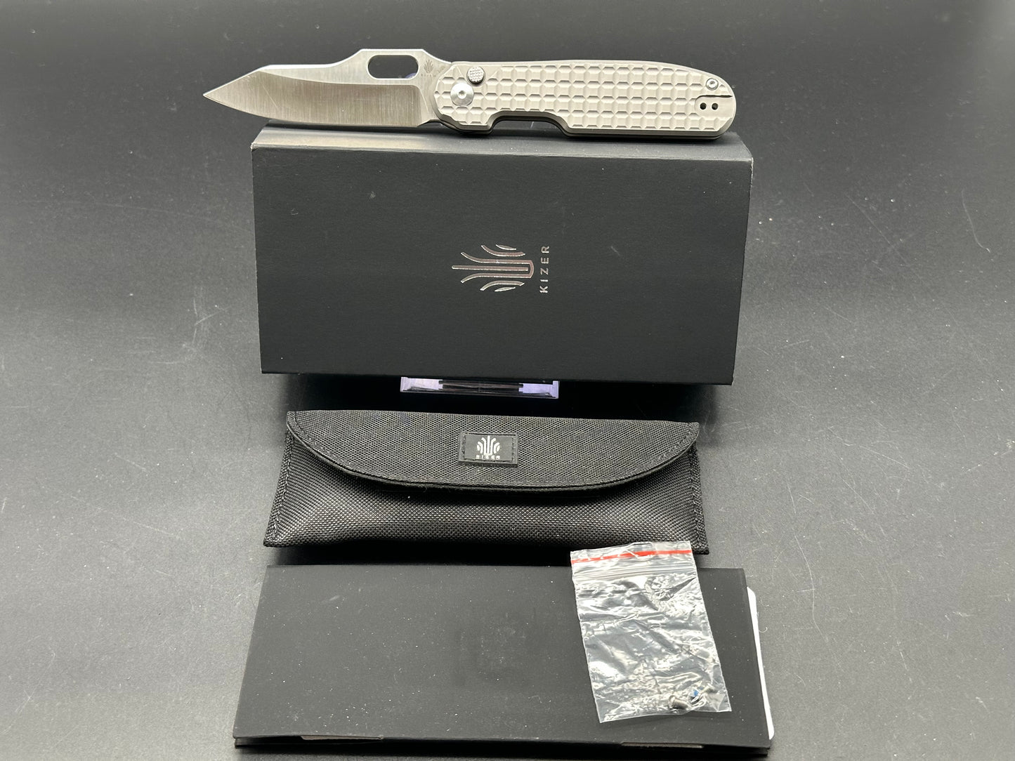 KIZER CORMORANT FOLDING KNIFE GRAY TITANIUM HANDLE 20CV PLAIN EDGE