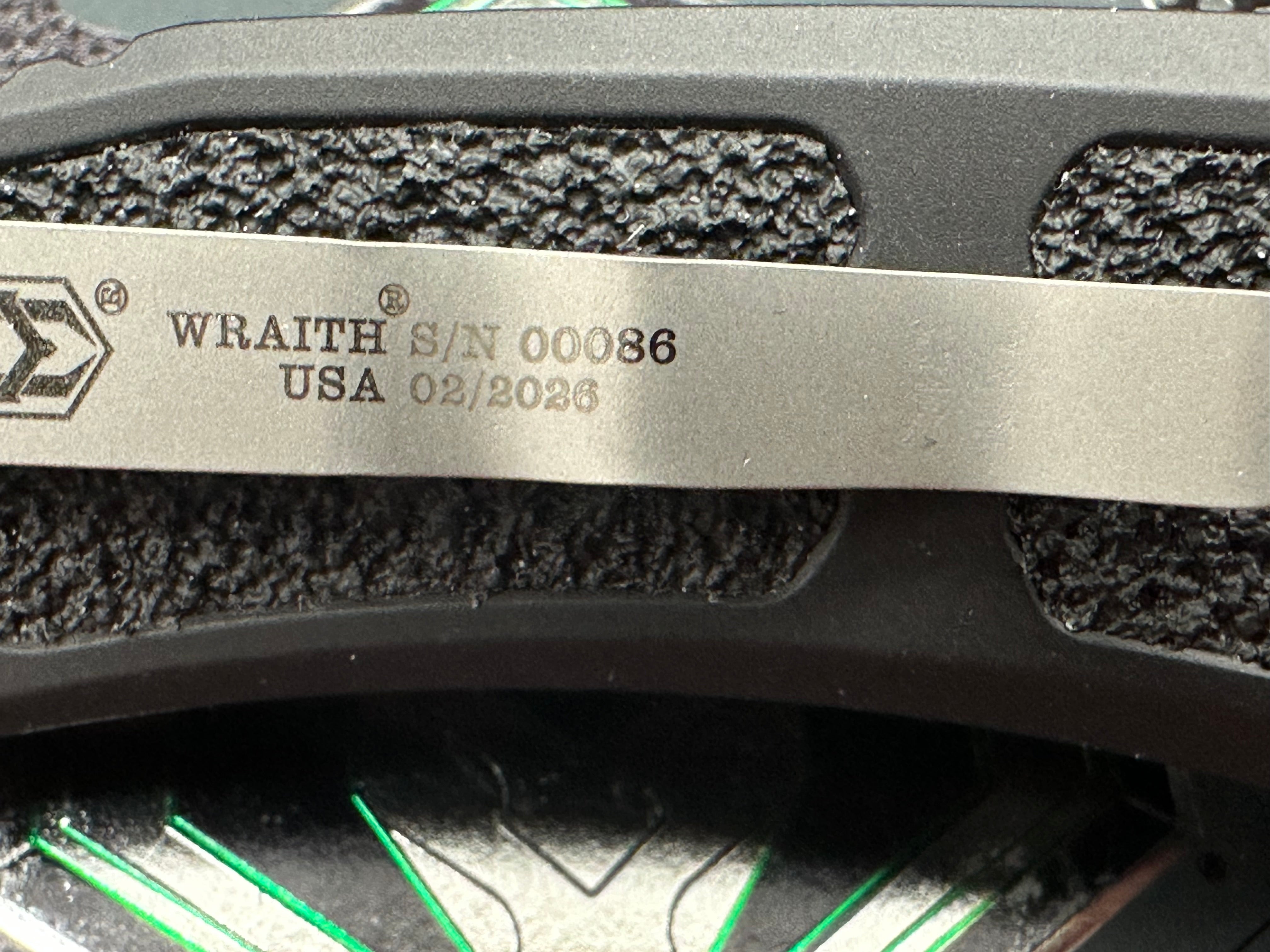 Heretic Wraith V4 Manual 3.625" CPM MagnaCut Stonewash Blade with Black Aluminum - Grip Tape Textured Scales plus Skiff Bearings