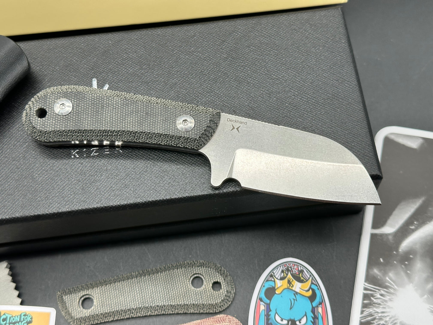 KIZER DECKHAND FIXED BLADE KNIFE BLACK G10/MICARTA HANDLE D2 PLAIN EDGE STONEWASH FINISH