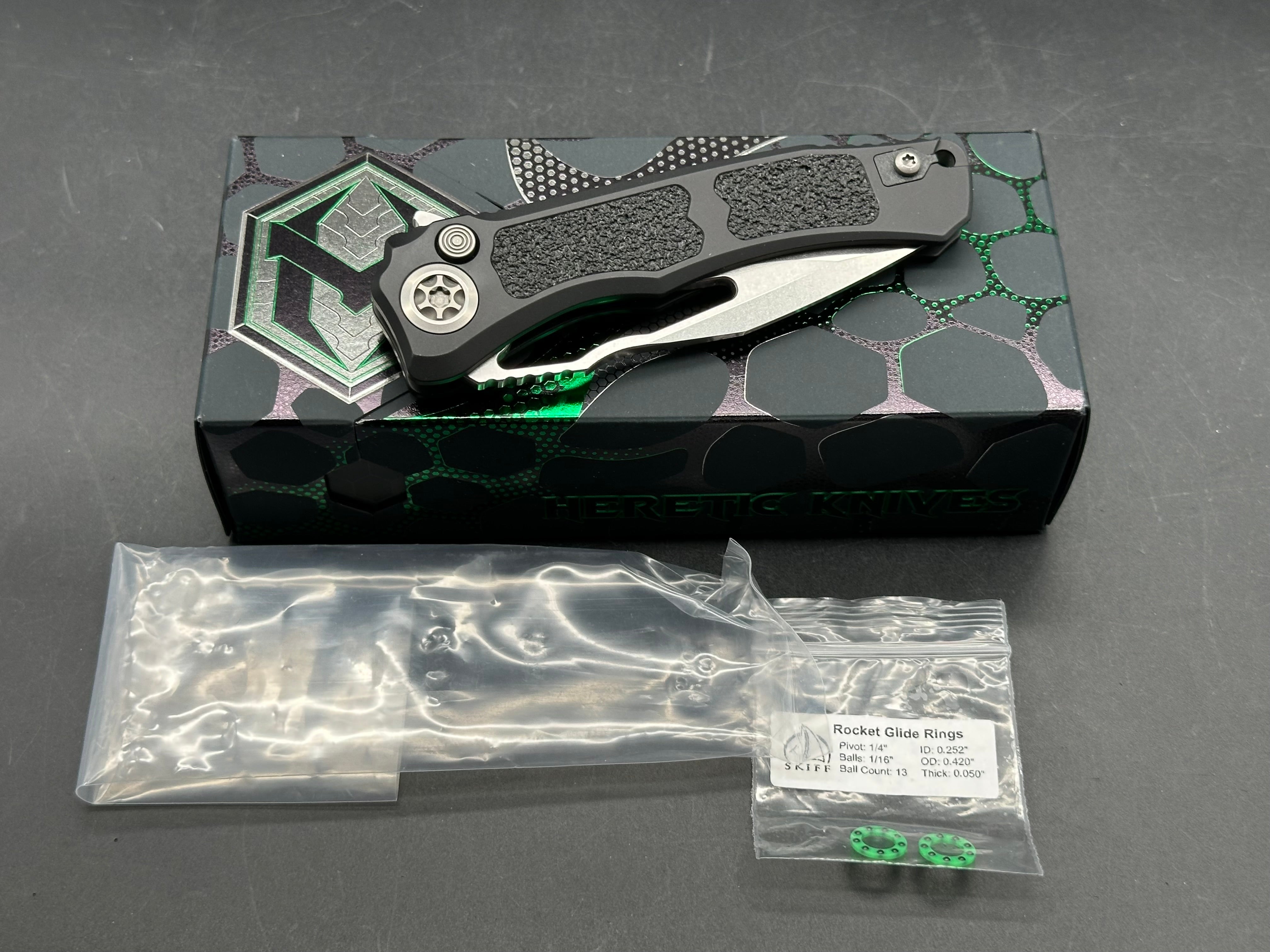 Heretic Wraith V4 Manual 3.625" CPM MagnaCut Stonewash Blade with Black Aluminum - Grip Tape Textured Scales plus Skiff Bearings Installed