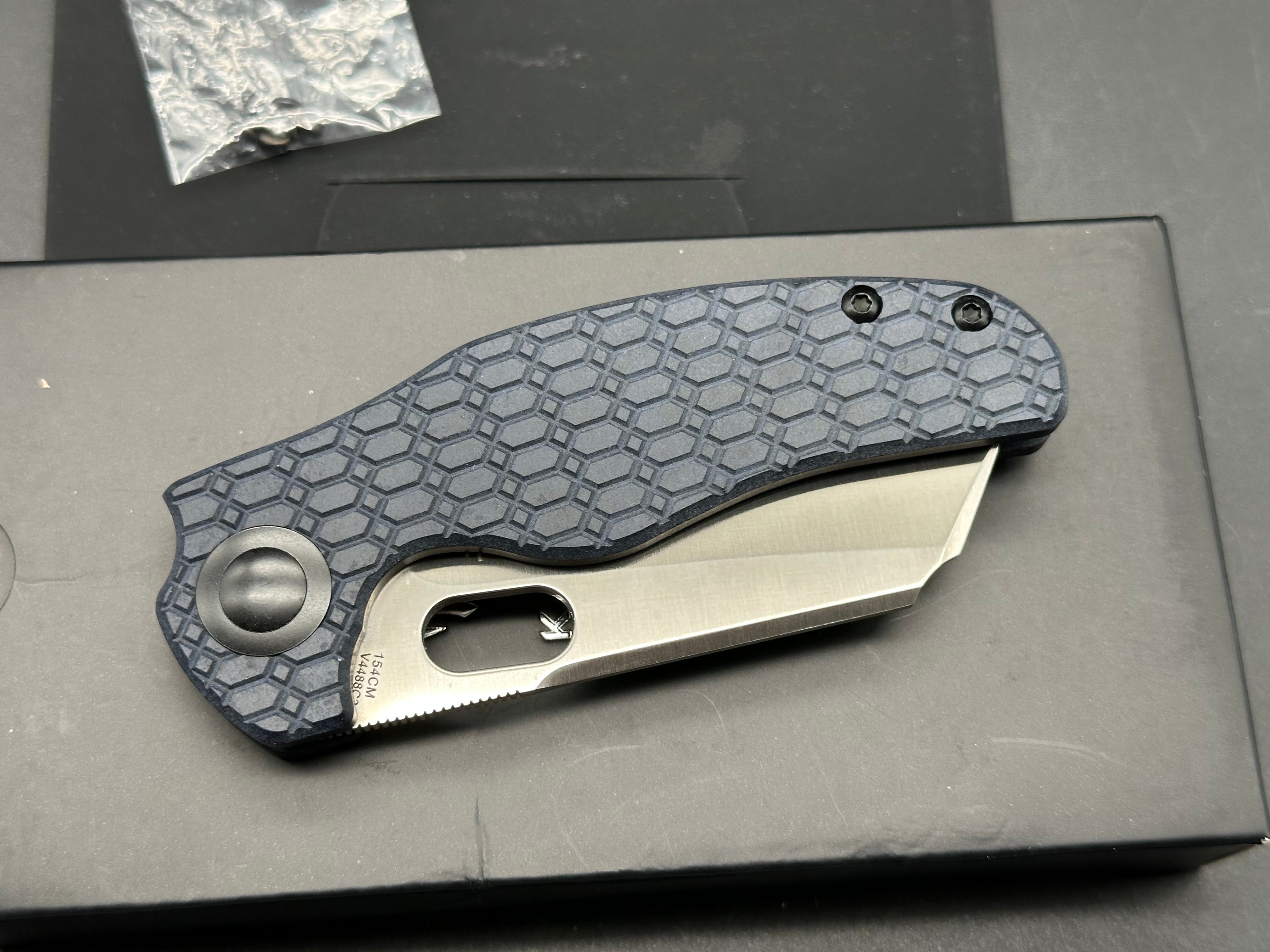 Kizer Sheepdog C01C Liner Lock Knife Blue Richlite (3.25" Satin)