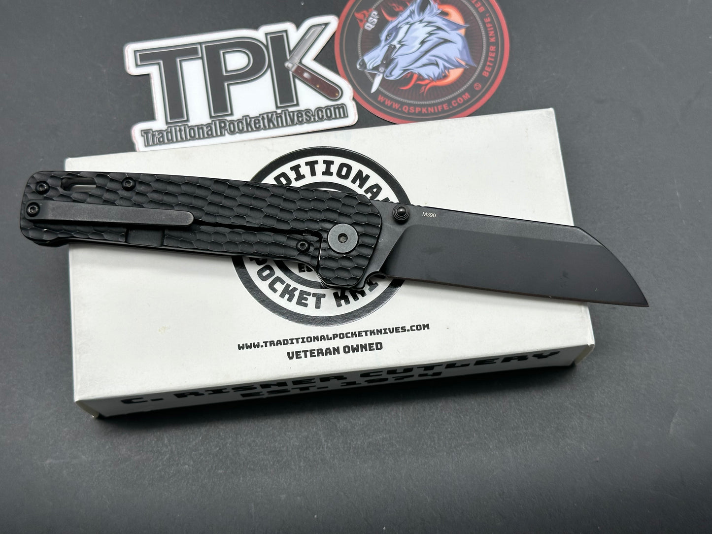 QSP Exclusive Penguin Plus Knife QS130XL Black Jigged Titanium