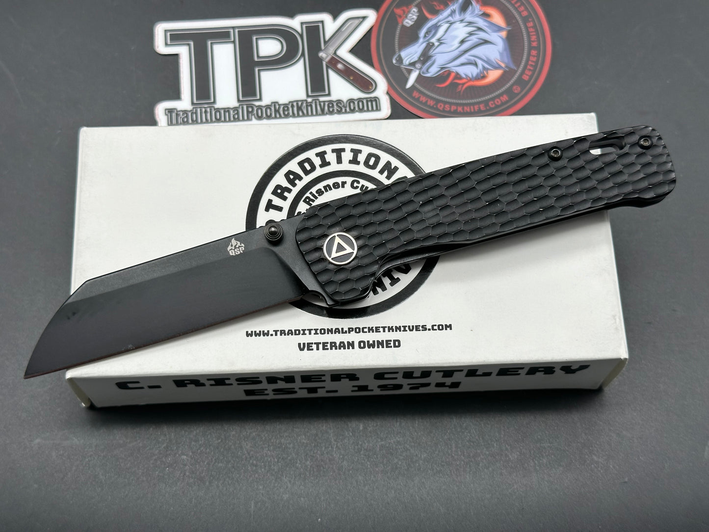 QSP Exclusive Penguin Plus Knife QS130XL Black Jigged Titanium