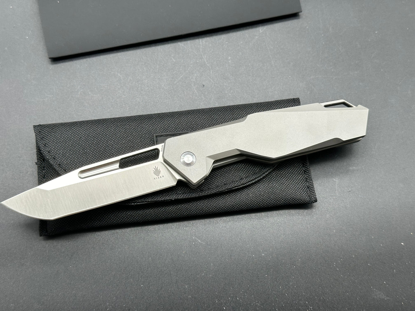 KIZER BEYOND FOLDING KNIFE GREY TITANIUM HANDLE S35VN TANTO