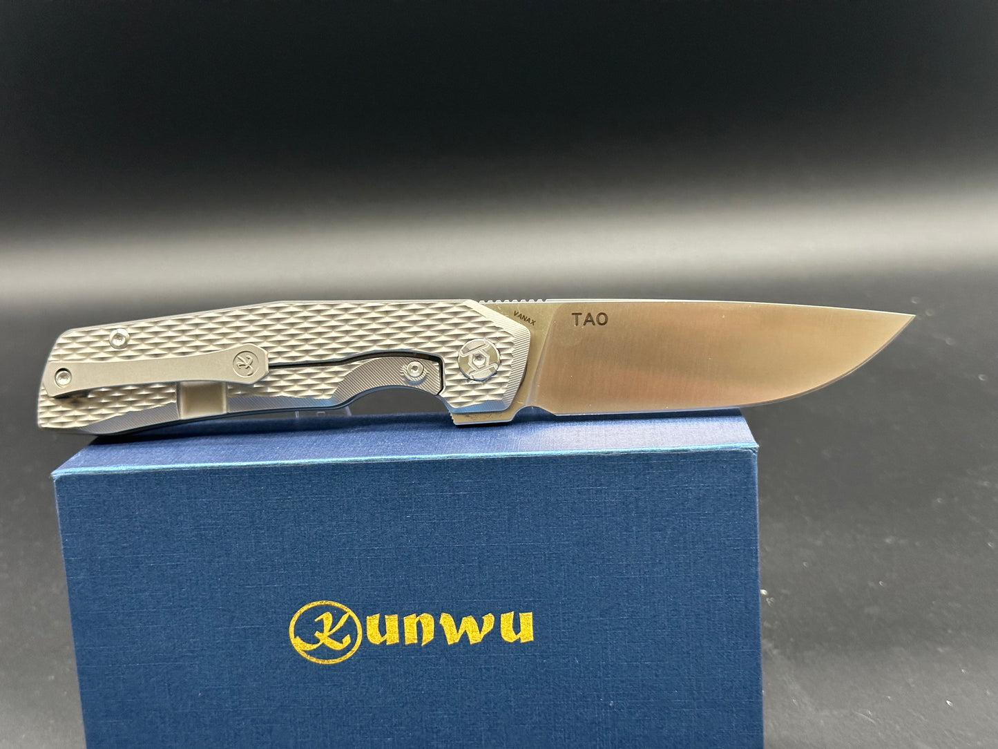 Kunwu TAO II Vanax Diamond Texture w/Vanax blade