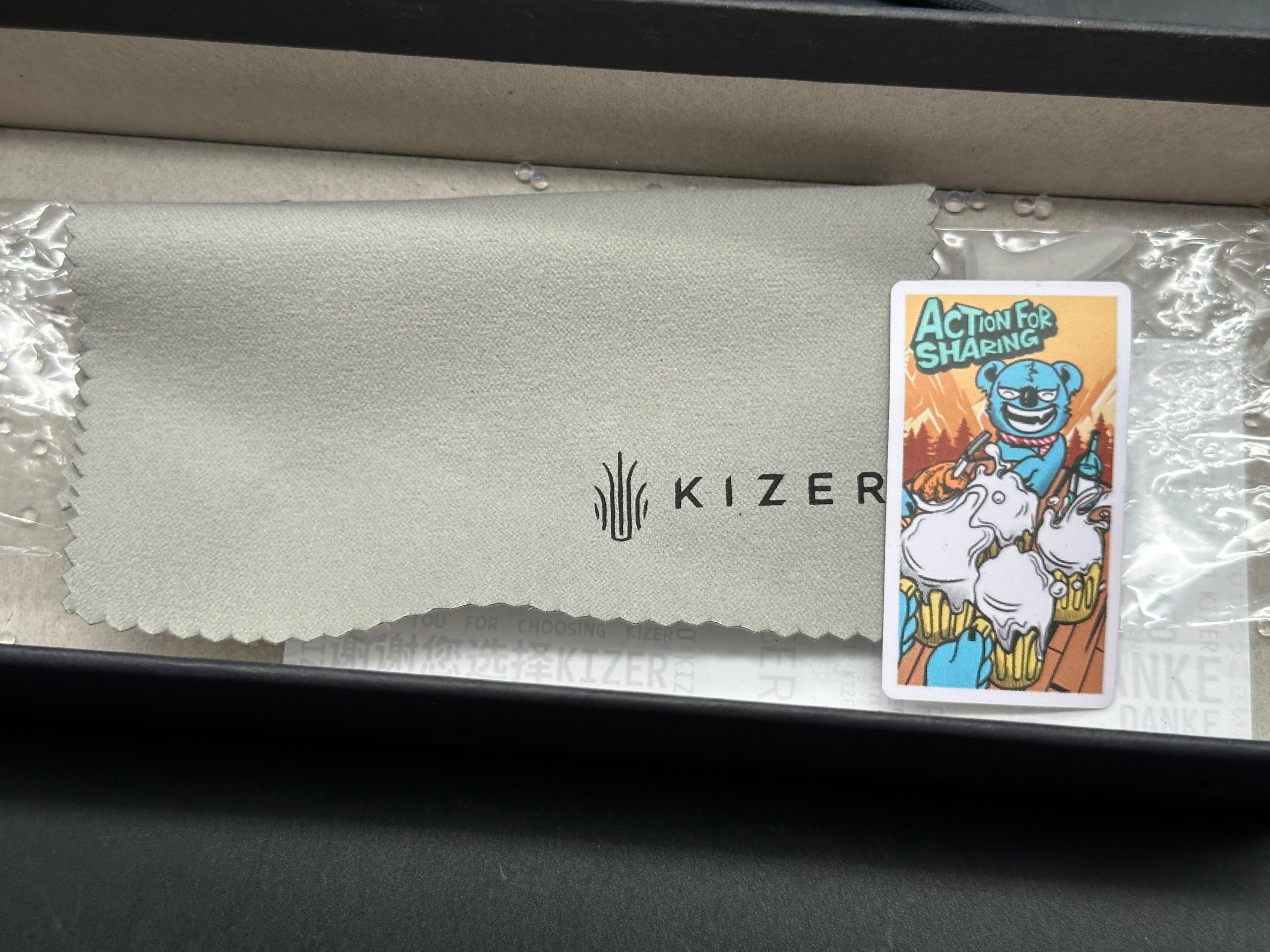 Kizer Merry Christmas Edition small fixed blade