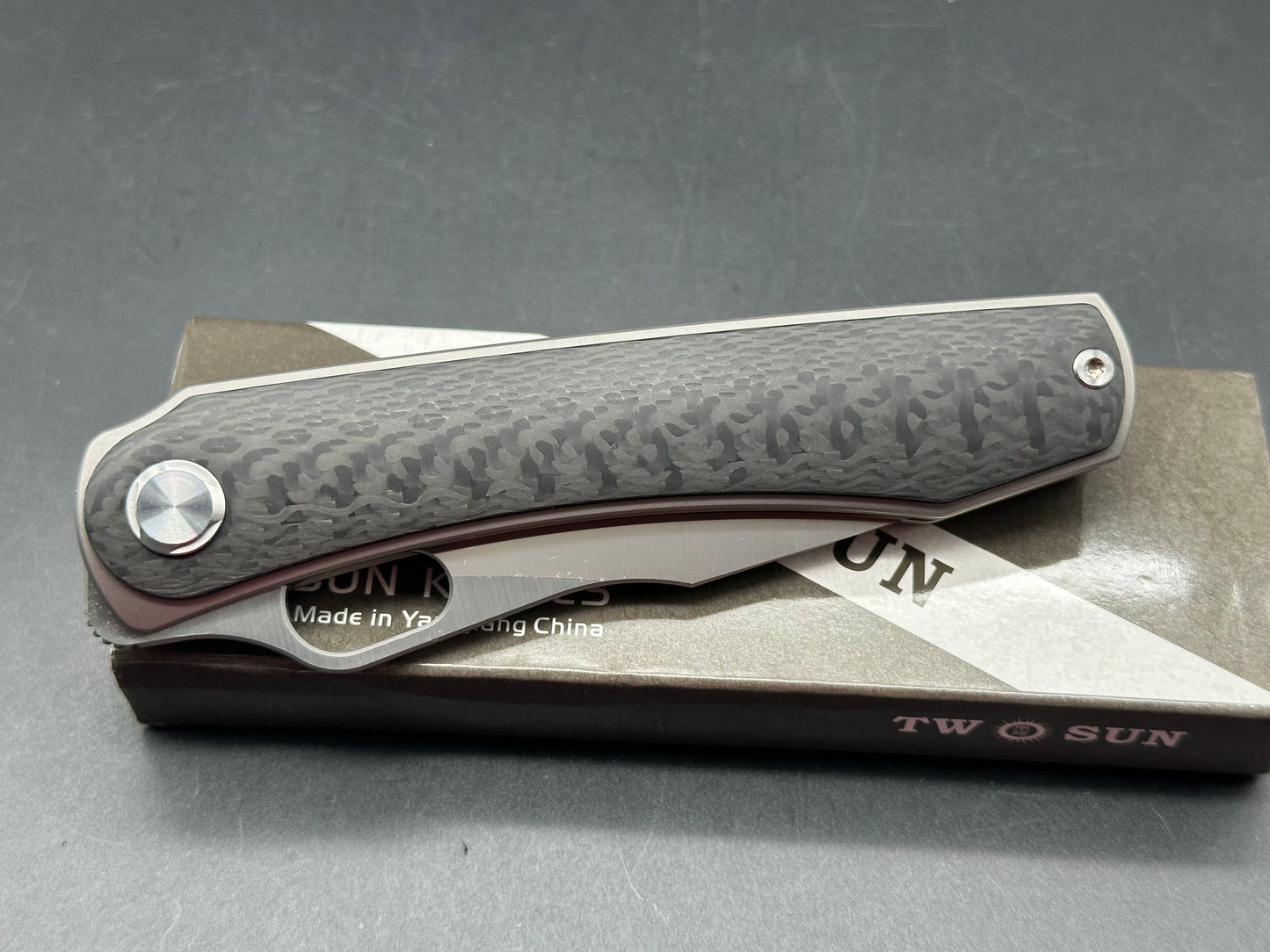 TwoSun TS305 titanium/CF handle w/M390 blade