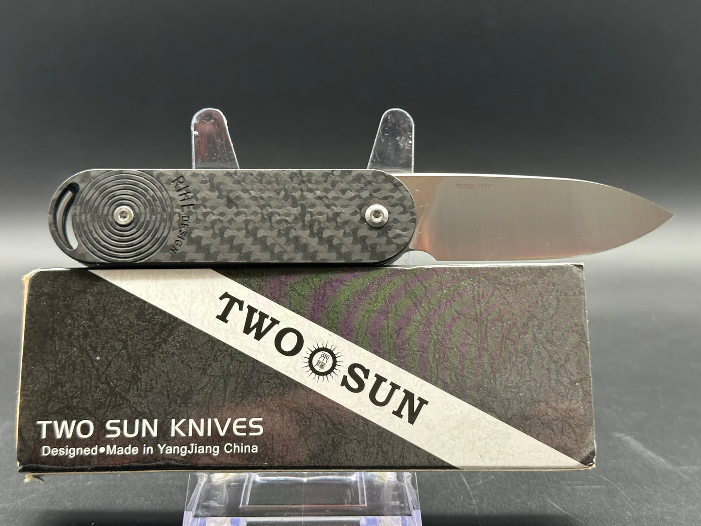 TWOSUN TS362-M390-CF FOLDING KNIFE BLACK CARBON FIBER HANDLE M390 PLAIN EDGE SATIN FINISH