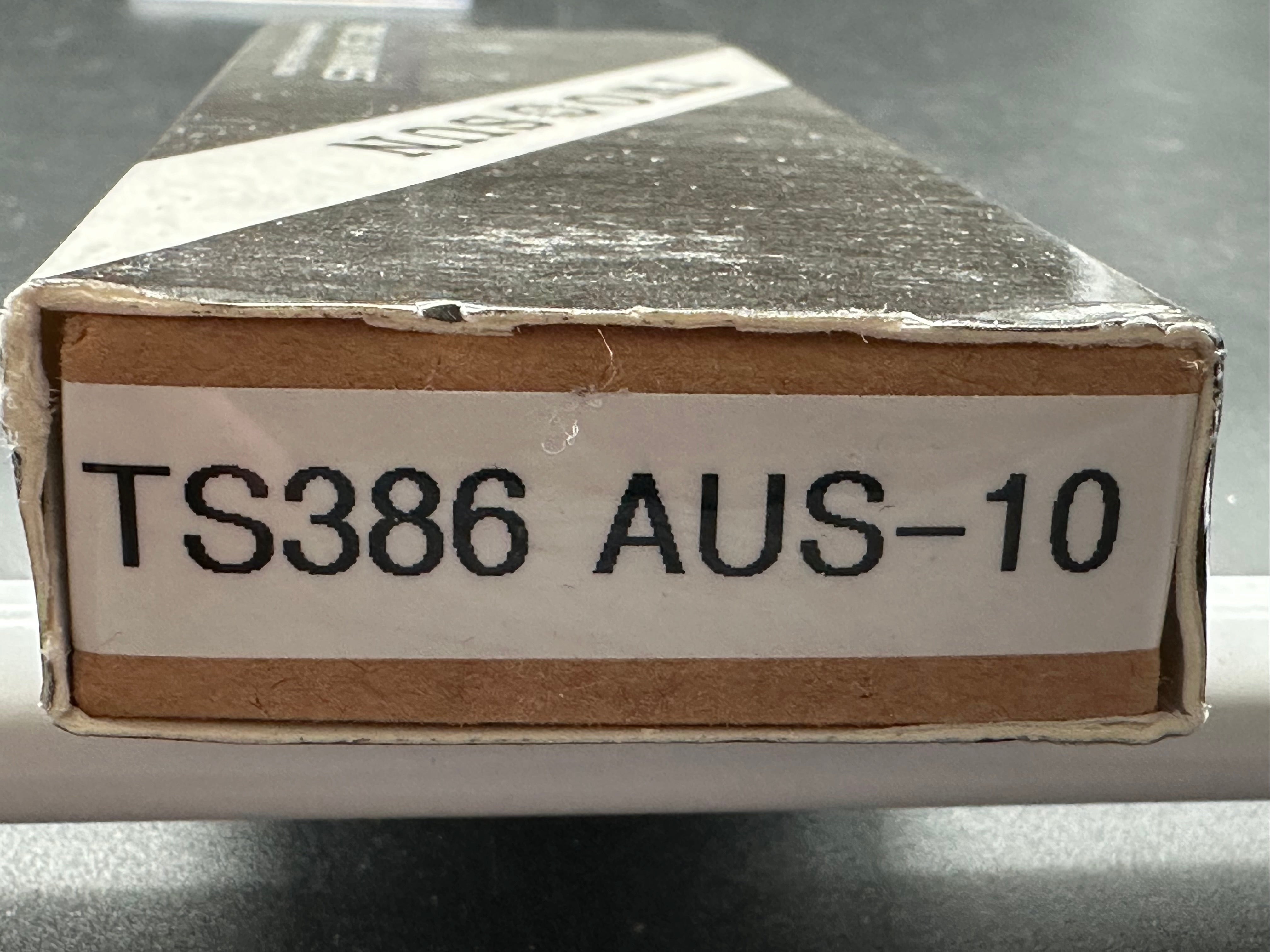 TWOSUN TS386-TI-AUS10 FOLDING KNIFE TITANIUM/CARBON FIBER HANDLE AUS10 PLAIN EDGE
