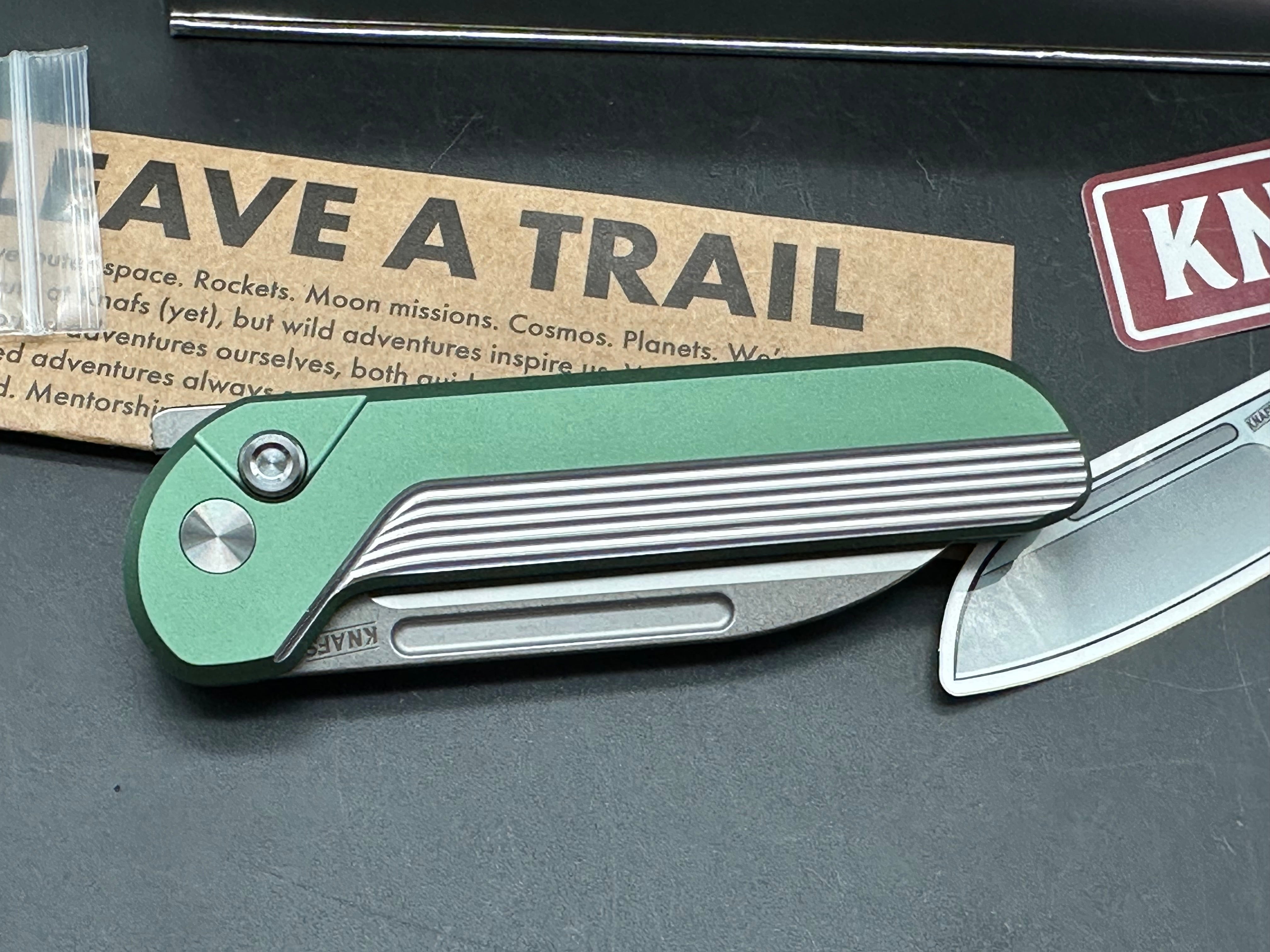 Knafs Capcom, 3.15" Böhler M390 Satin Sheepsfoot Blade with Mission Control Green Milled Aluminum Scales