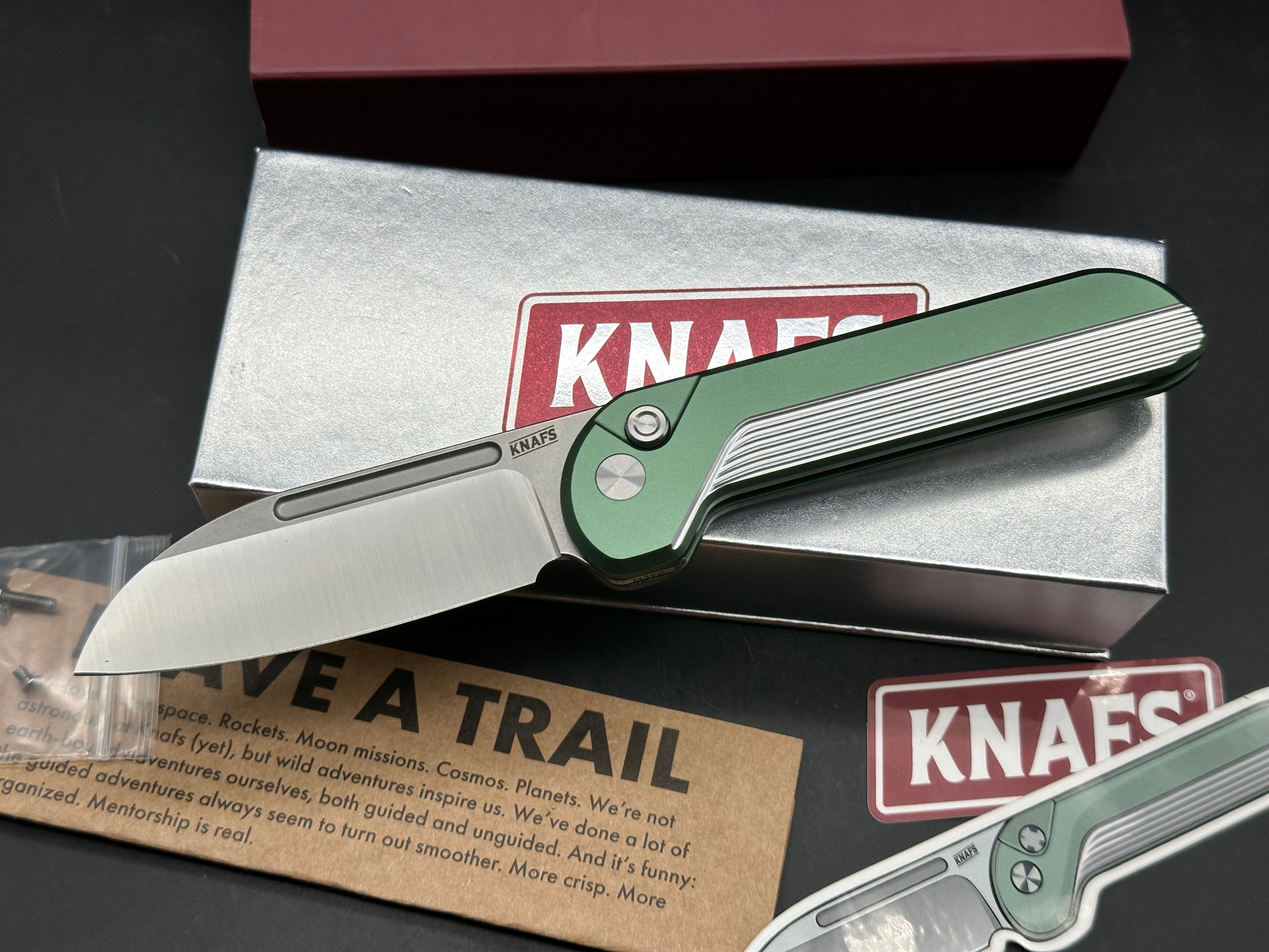 Knafs Capcom, 3.15" Böhler M390 Satin Sheepsfoot Blade with Mission Control Green Milled Aluminum Scales