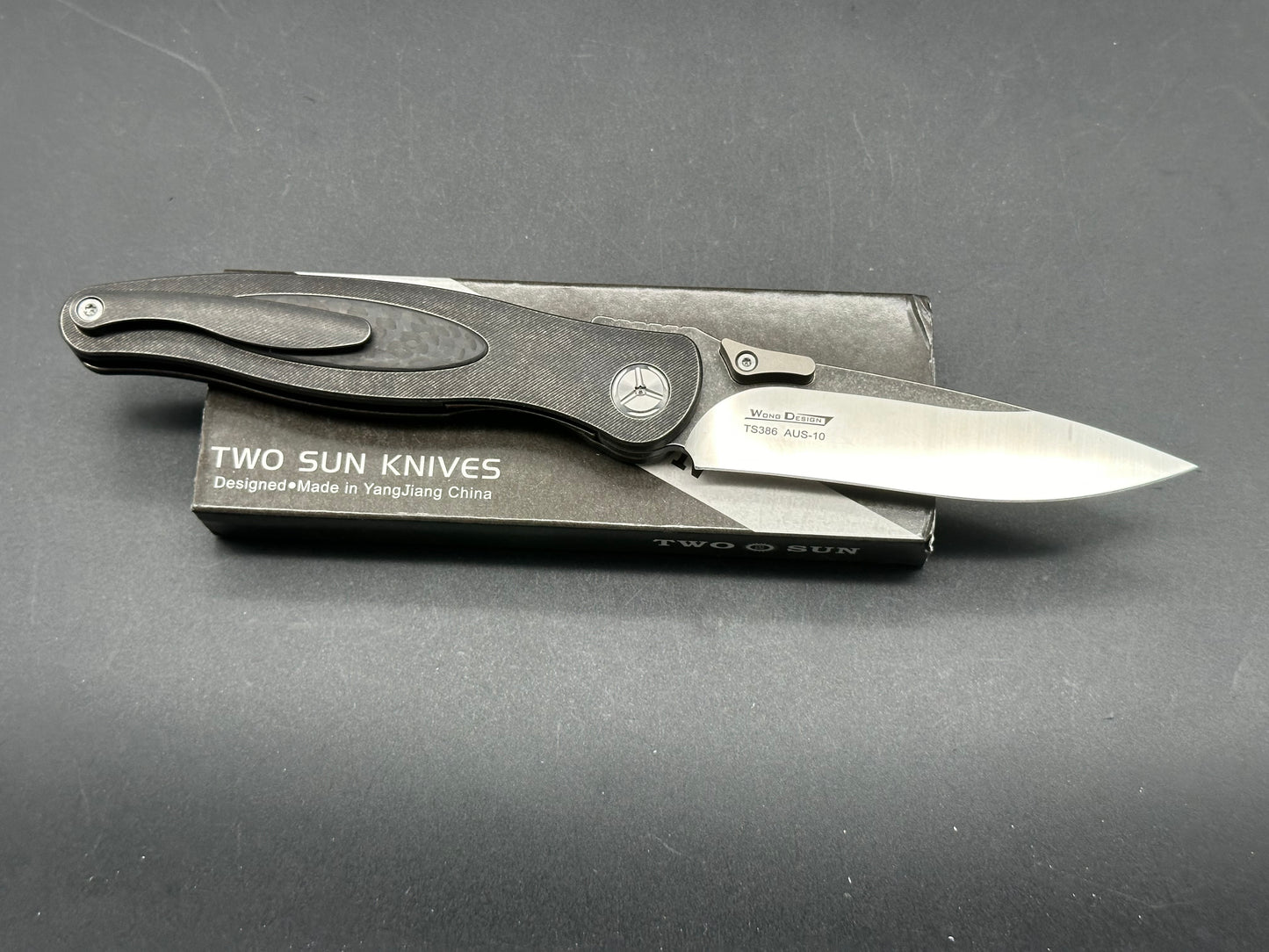 TWOSUN TS386-TI-AUS10 FOLDING KNIFE TITANIUM/CARBON FIBER HANDLE AUS10 PLAIN EDGE