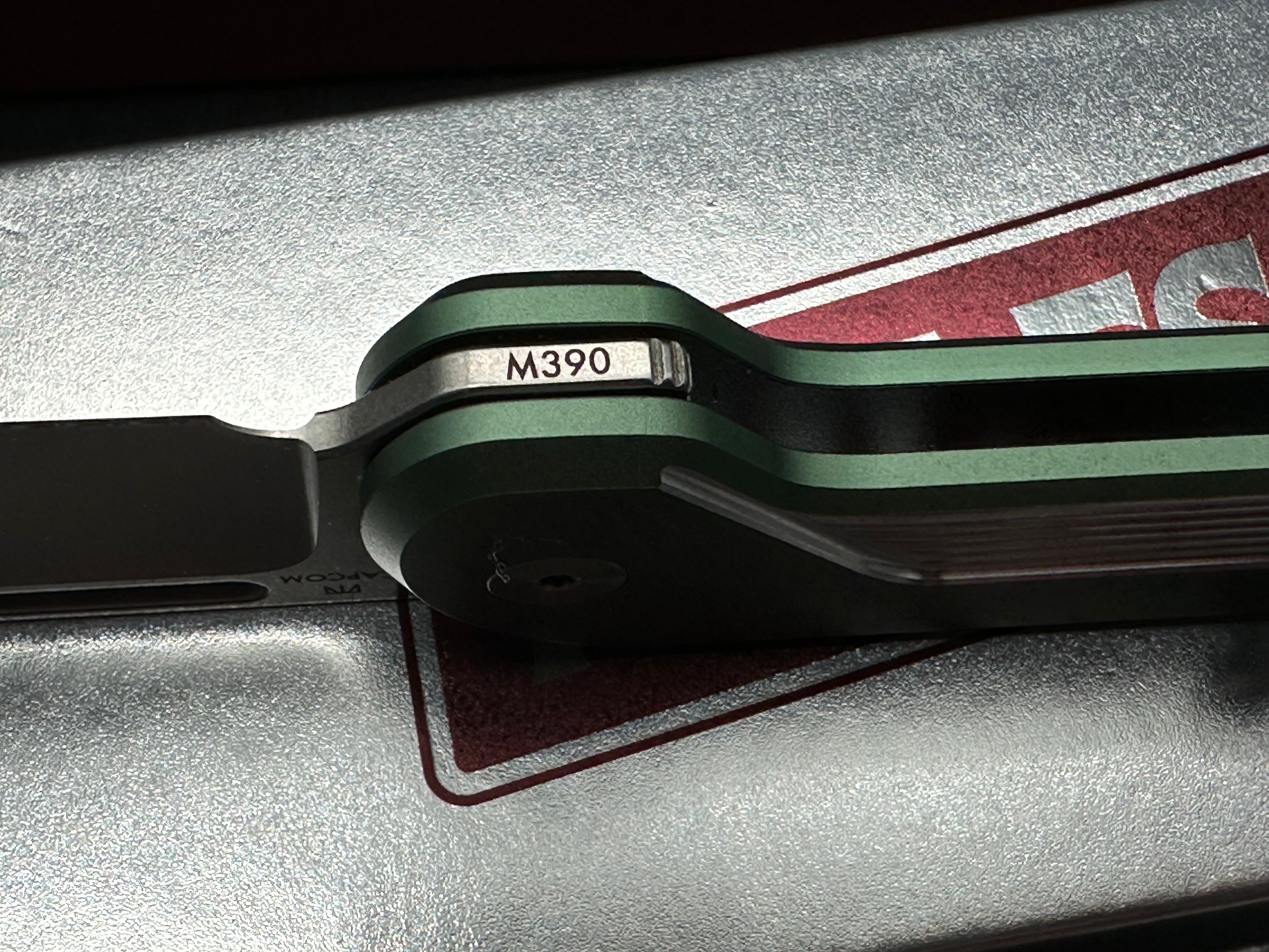 Knafs Capcom, 3.15" Böhler M390 Satin Sheepsfoot Blade with Mission Control Green Milled Aluminum Scales