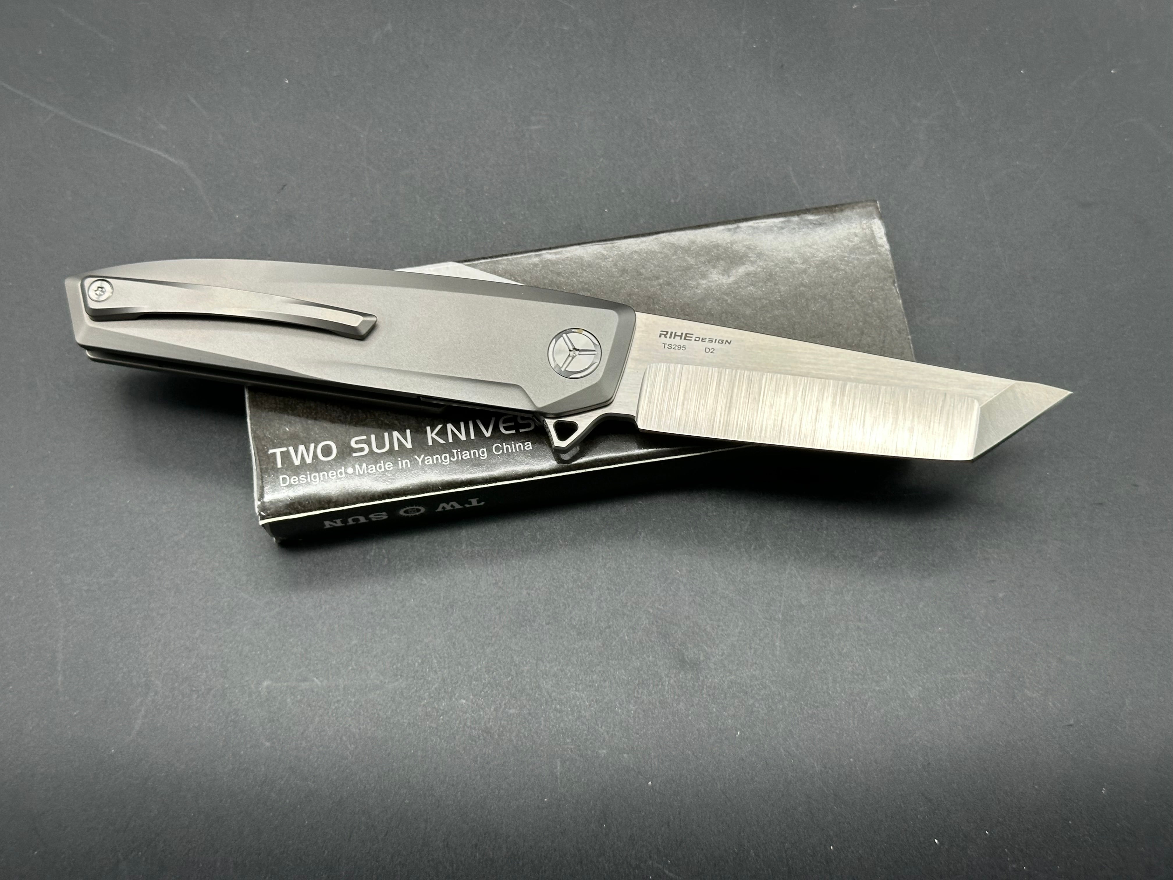 TWOSUN TS295-D2 FOLDING KNIFE GRAY TITANIUM HANDLE FLIPPER D2 PLAIN EDGE