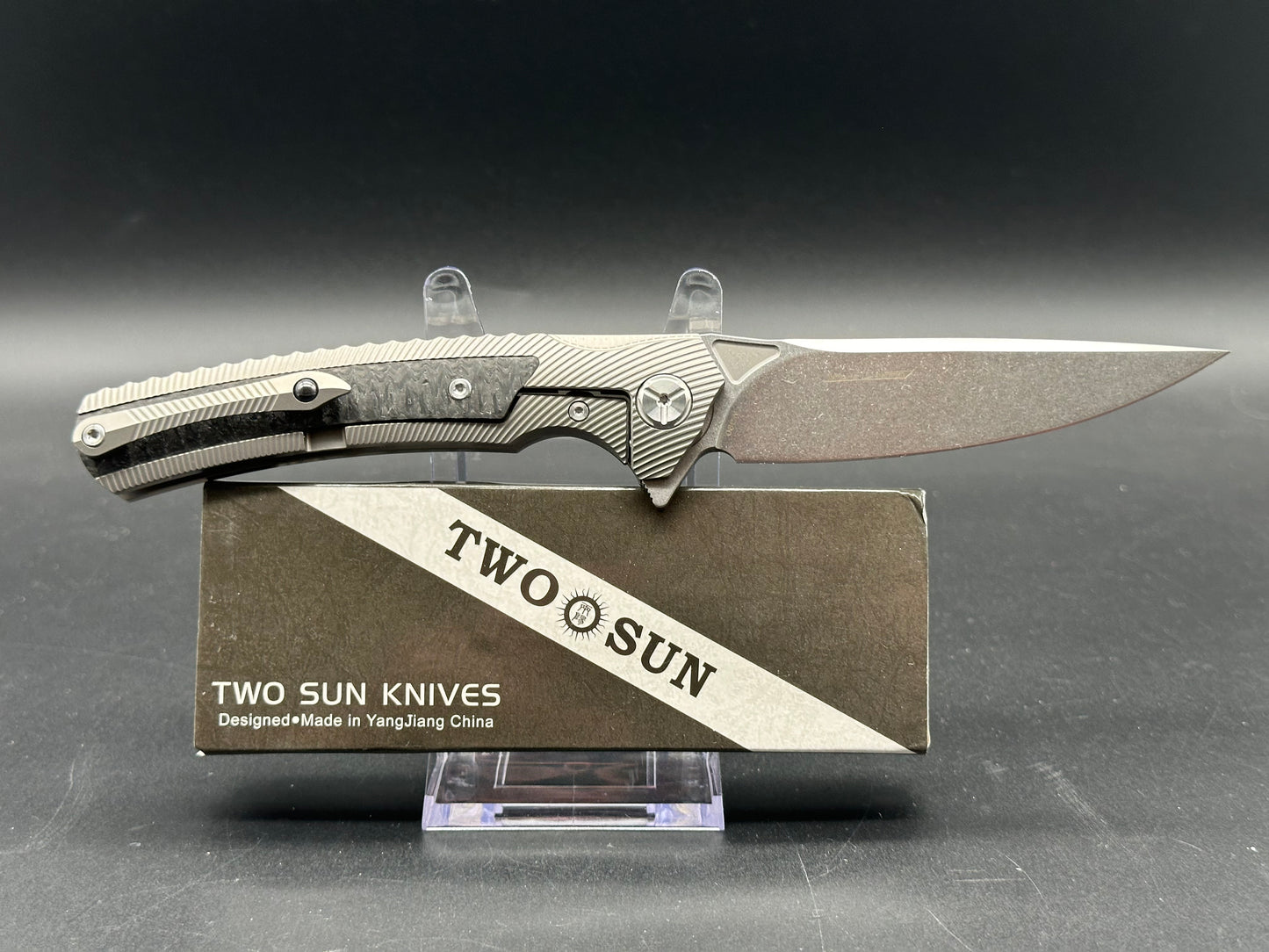 TWOSUN TS81 FRAME LOCK KNIFE TITANIUM + CF HANDLE PLAIN M390 BLADE