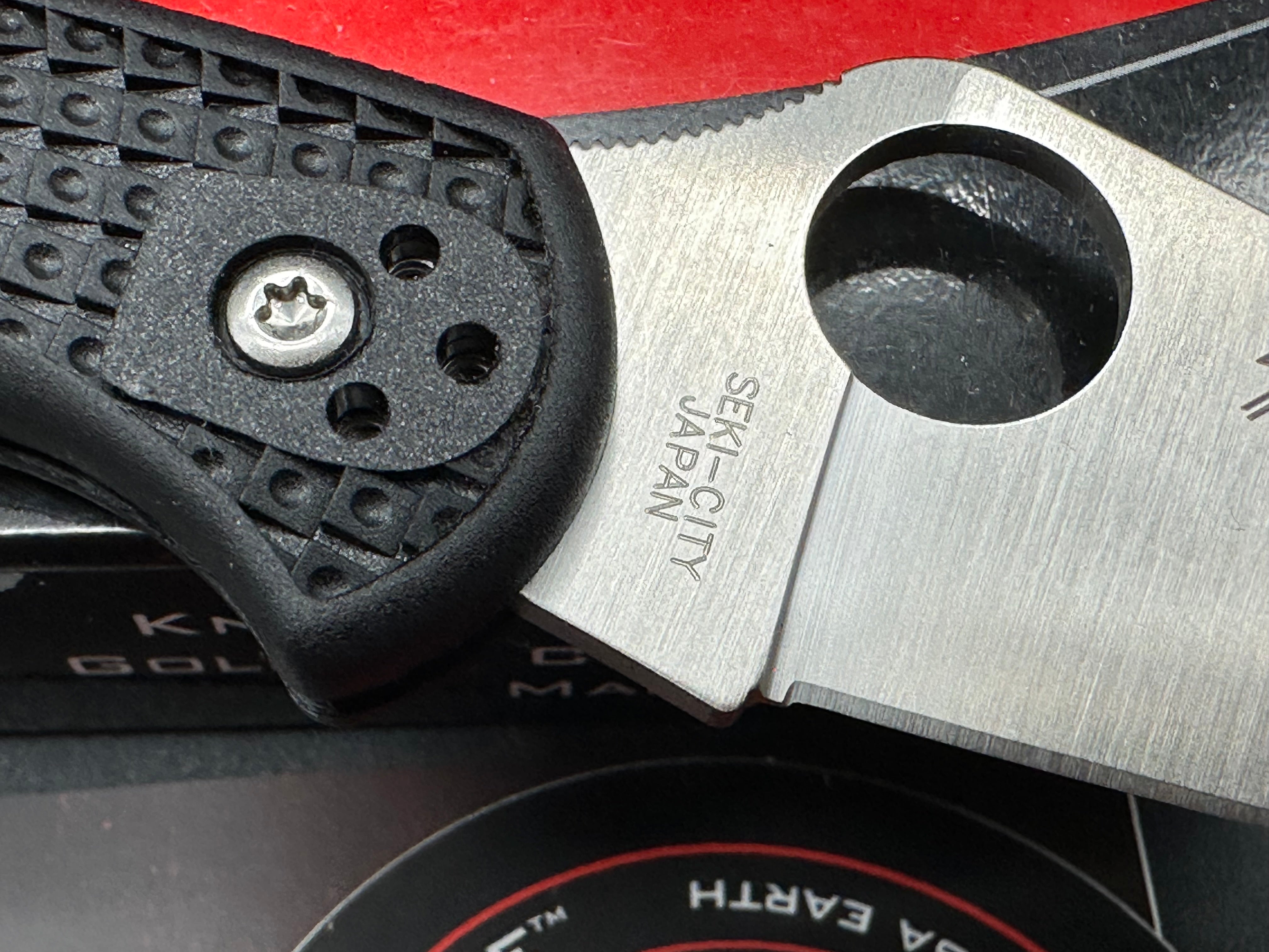 Spyderco Delica 4 VG10 FRN lightweight scales