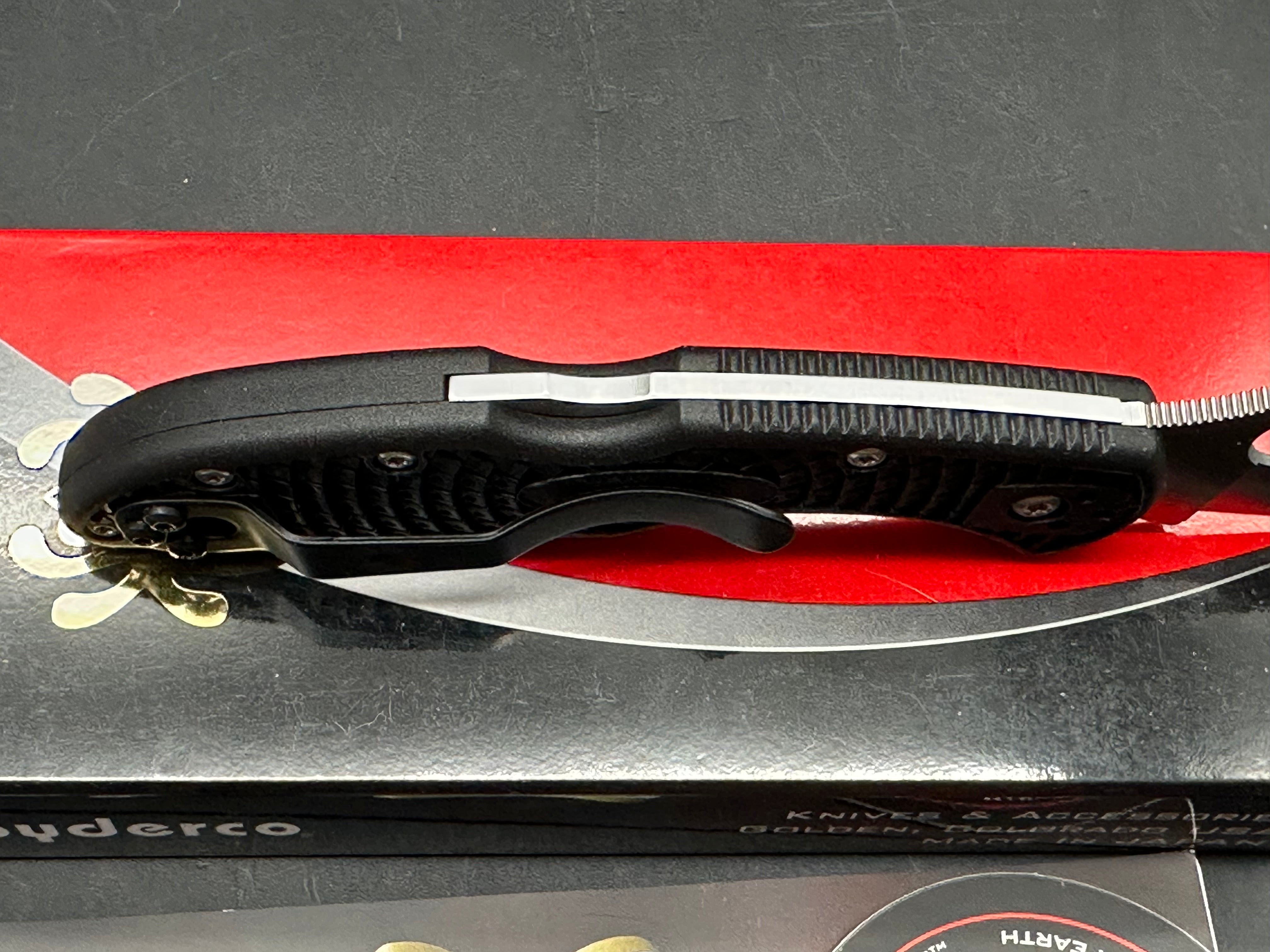 Spyderco Delica 4 VG10 FRN lightweight scales