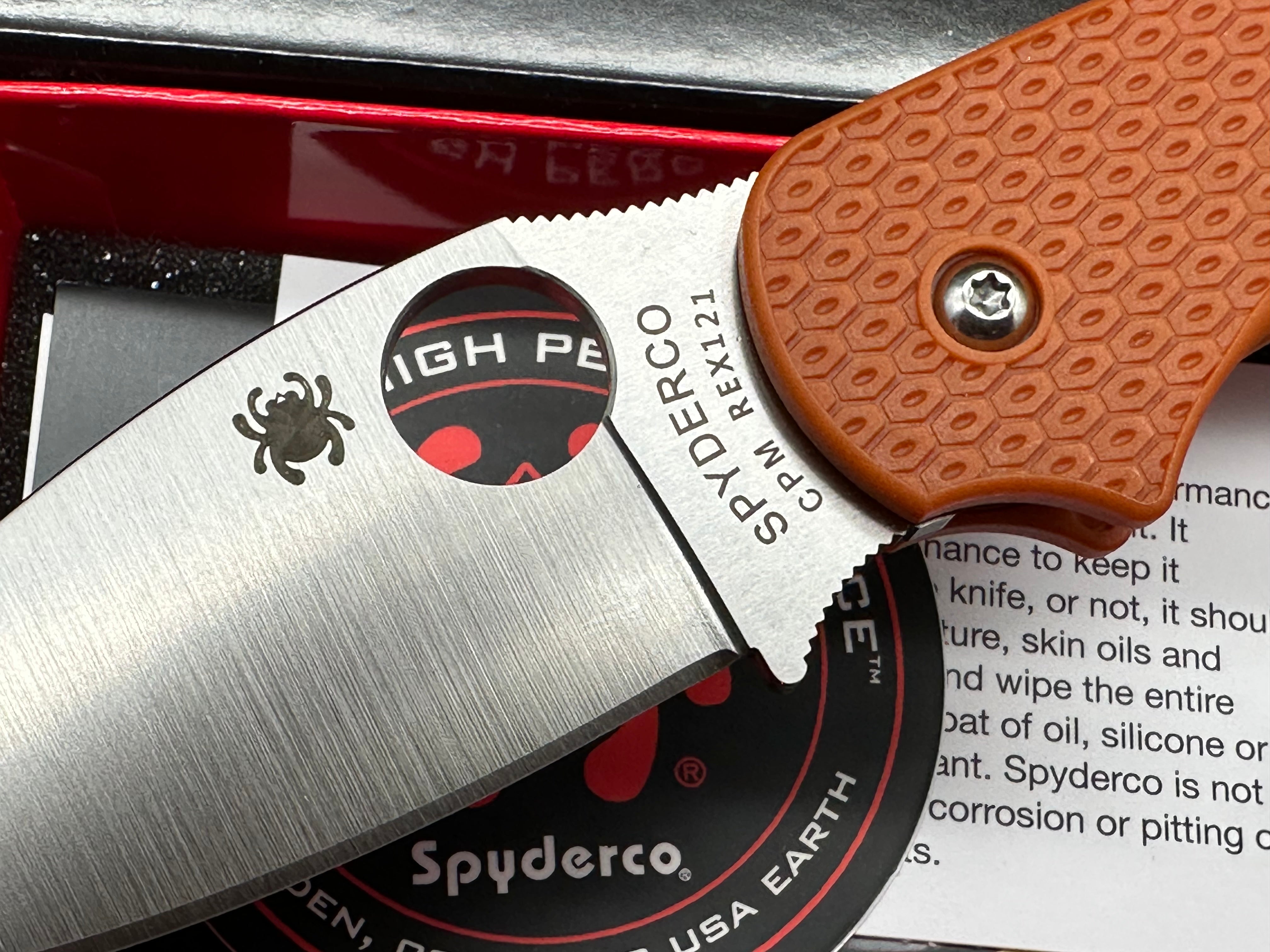 SPYDERCO SAGE 5 LIGHTWEIGHT BURNT ORANGE FRN HANDLE CPM REX 121 PLAIN EDGE