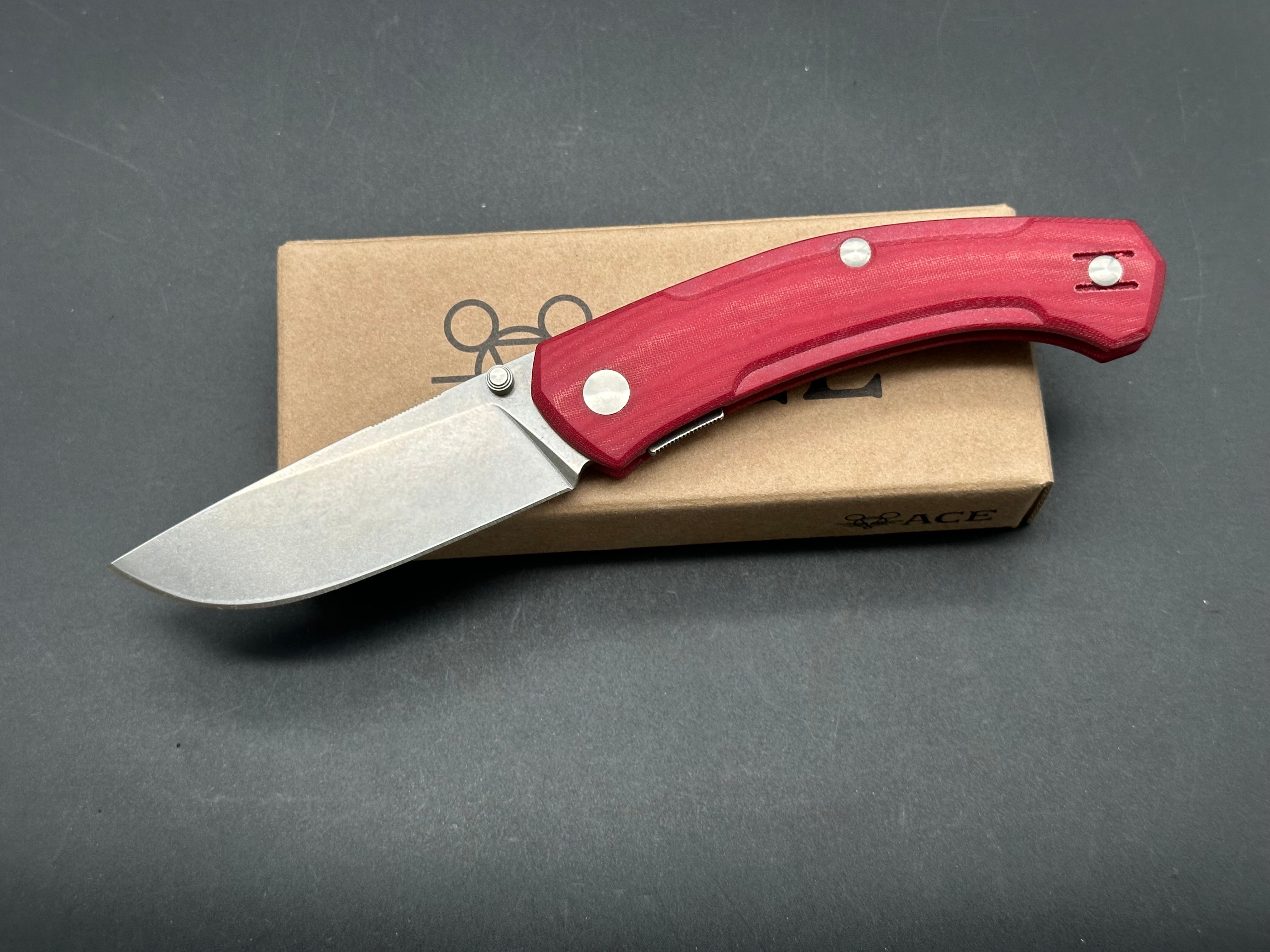 Giant ACE IONA V2 - RED LINEN w/Magnacut blade