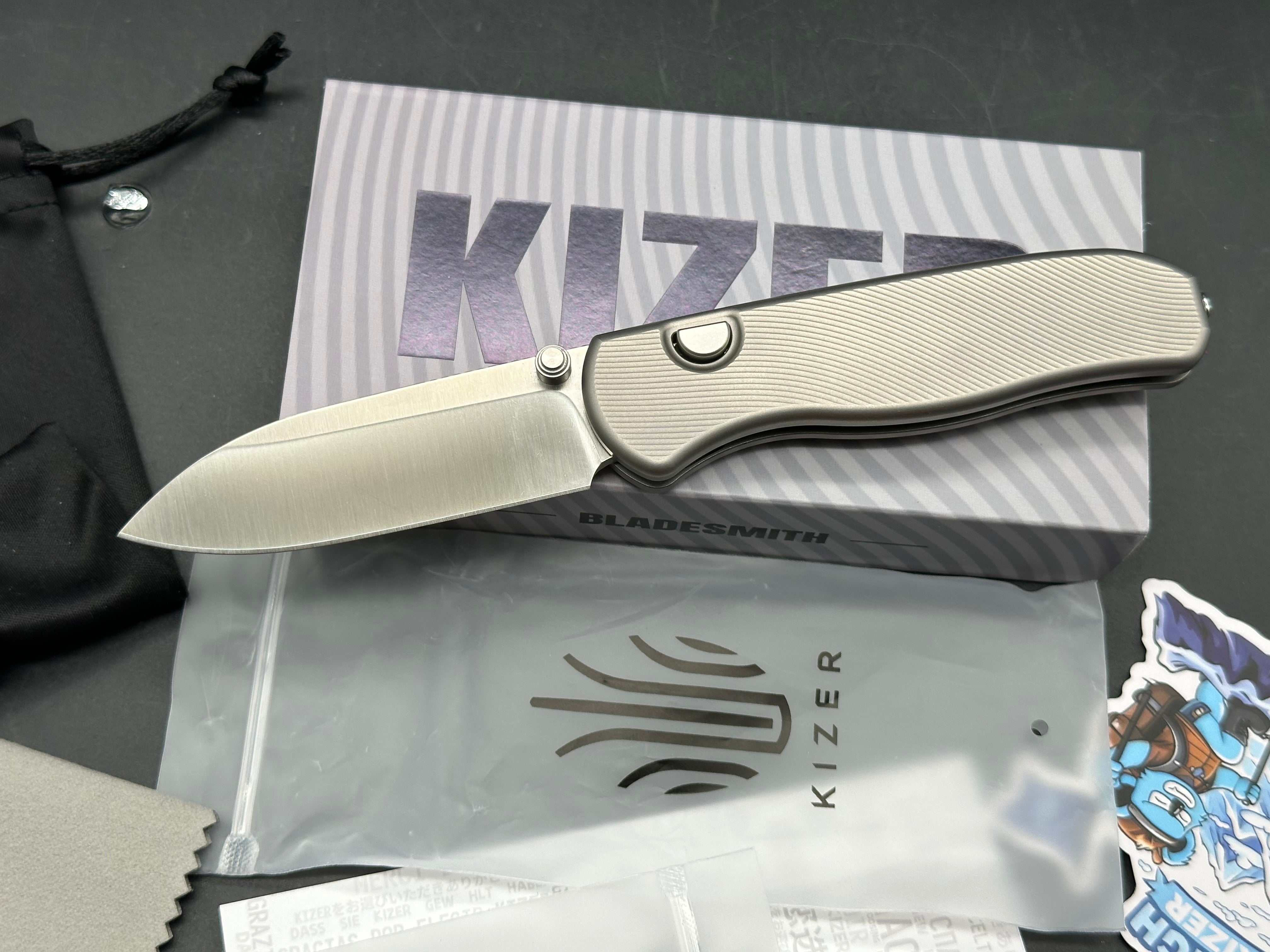 KIZER DROP BEAR ZERO FOLDING KNIFE TEXTURED TITANIUM HANDLE ELMAX STEEL