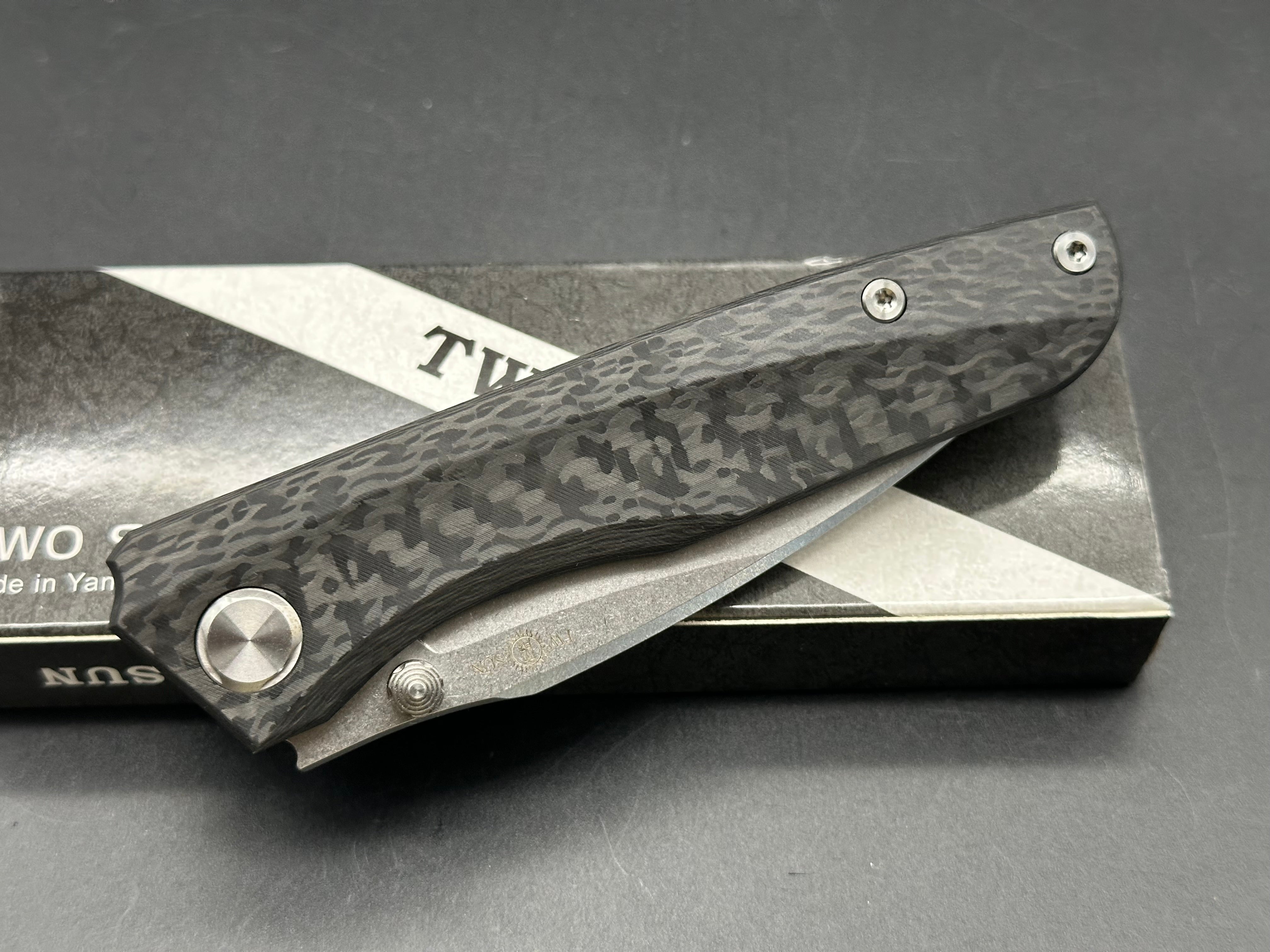 TWOSUN TS304 BLACK CARBON FIBER HANDLE 14C28N PLAIN EDGE