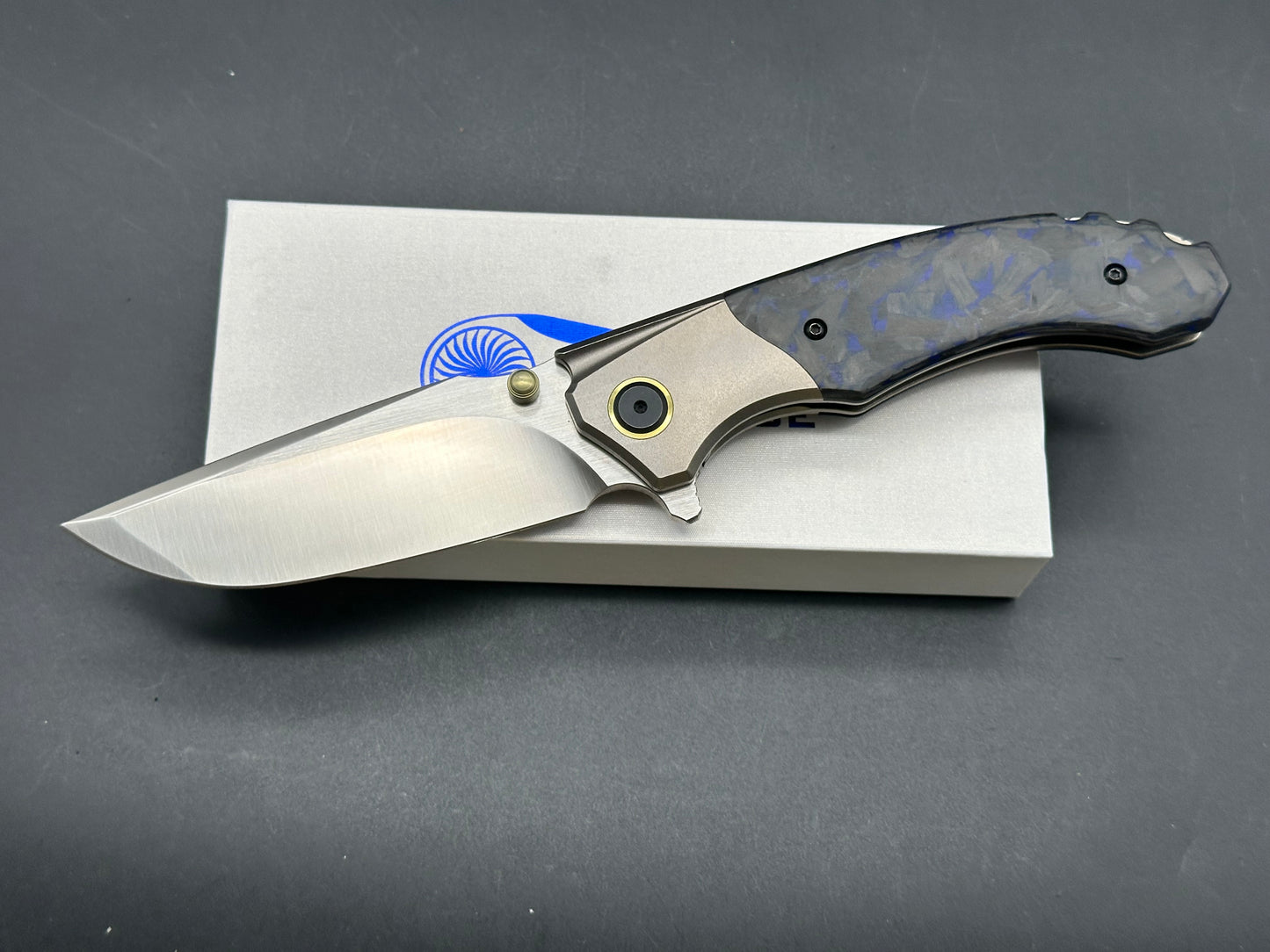 MIGURON CENTURION FOLDING KNIFE TITANIUM/BLUE CARBON FIBER HANDLE M390